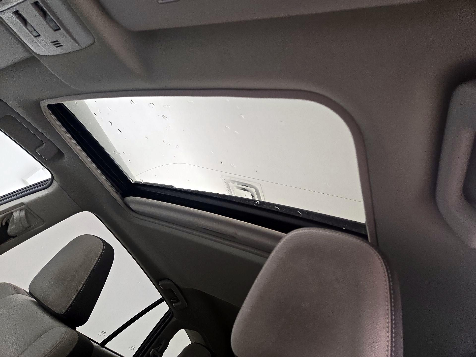 Thumbnail: 2013 Toyota RAV4 - 19