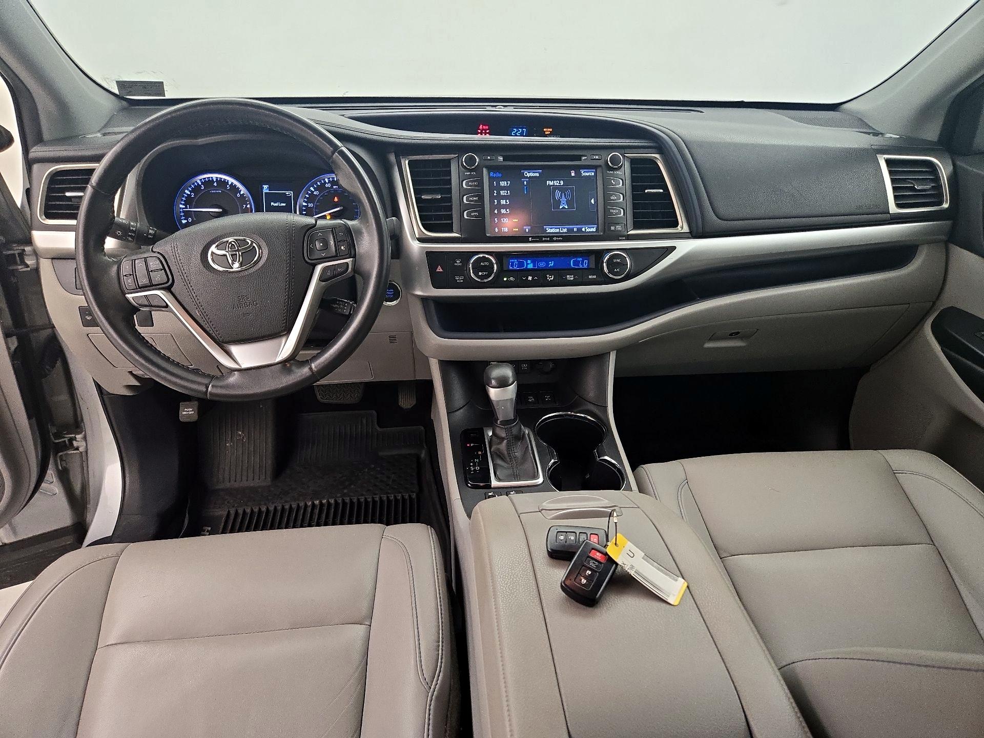 Thumbnail: 2019 Toyota Highlander - 9