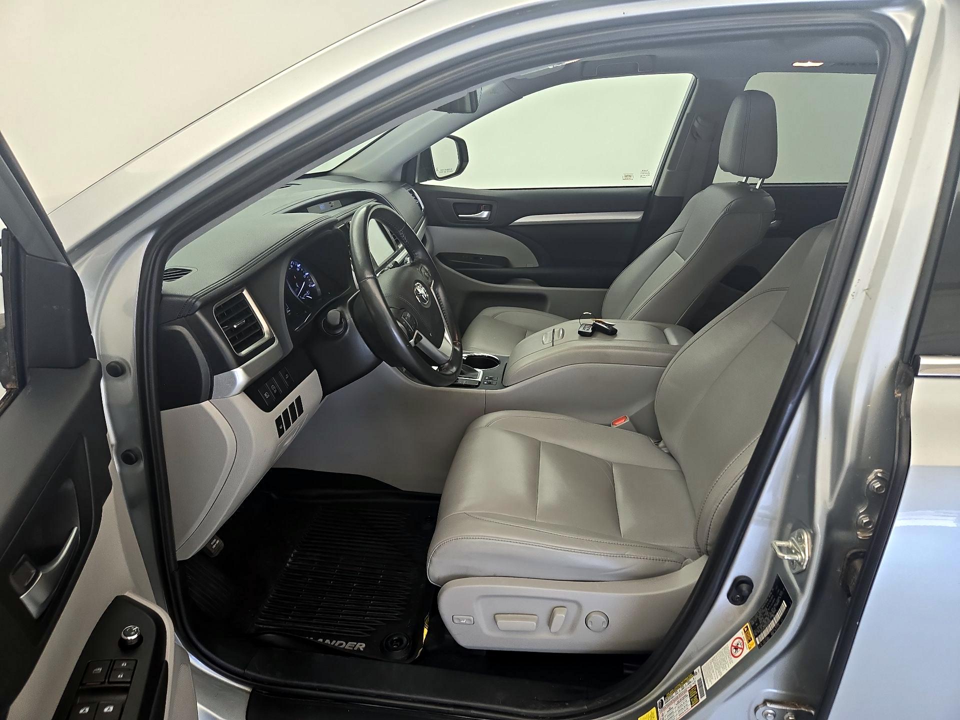 Thumbnail: 2019 Toyota Highlander - 11