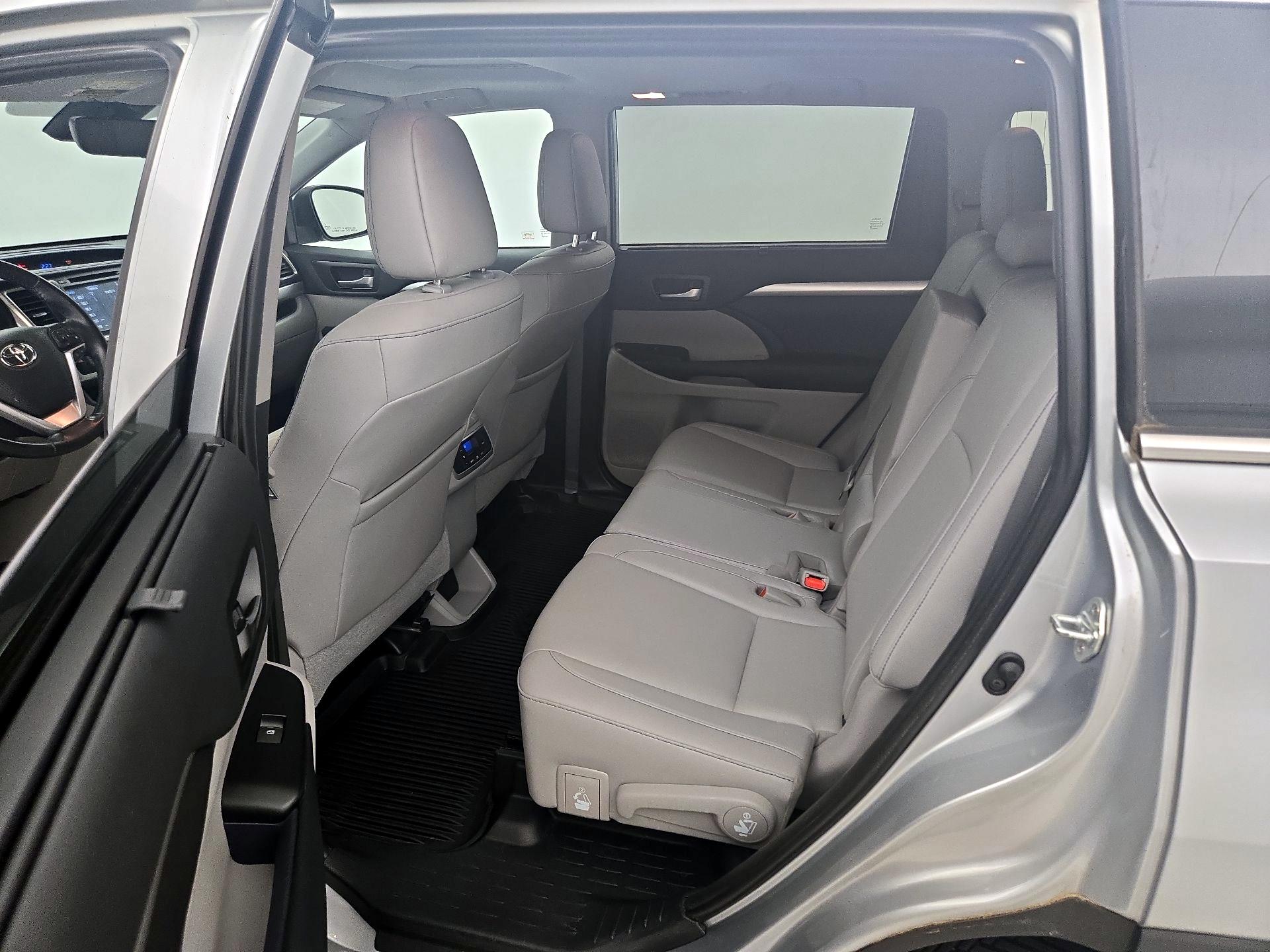 Thumbnail: 2019 Toyota Highlander - 20