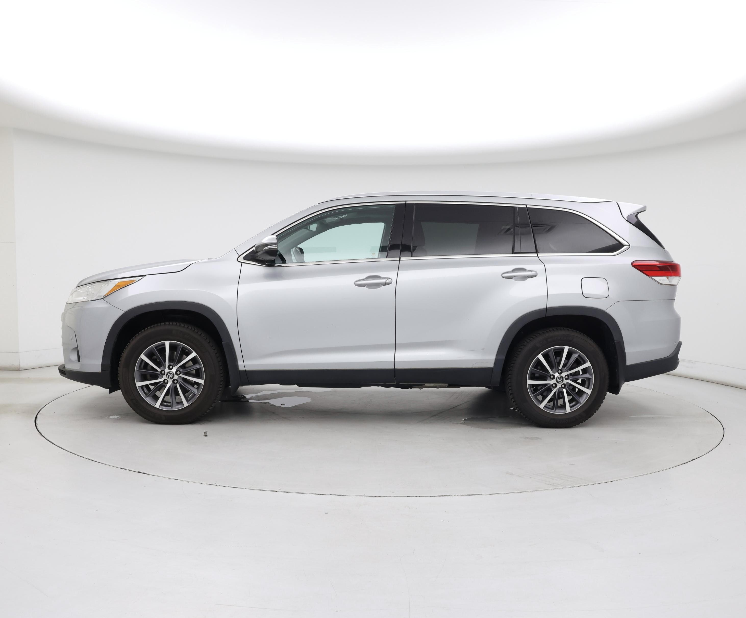 Thumbnail: 2019 Toyota Highlander - 3