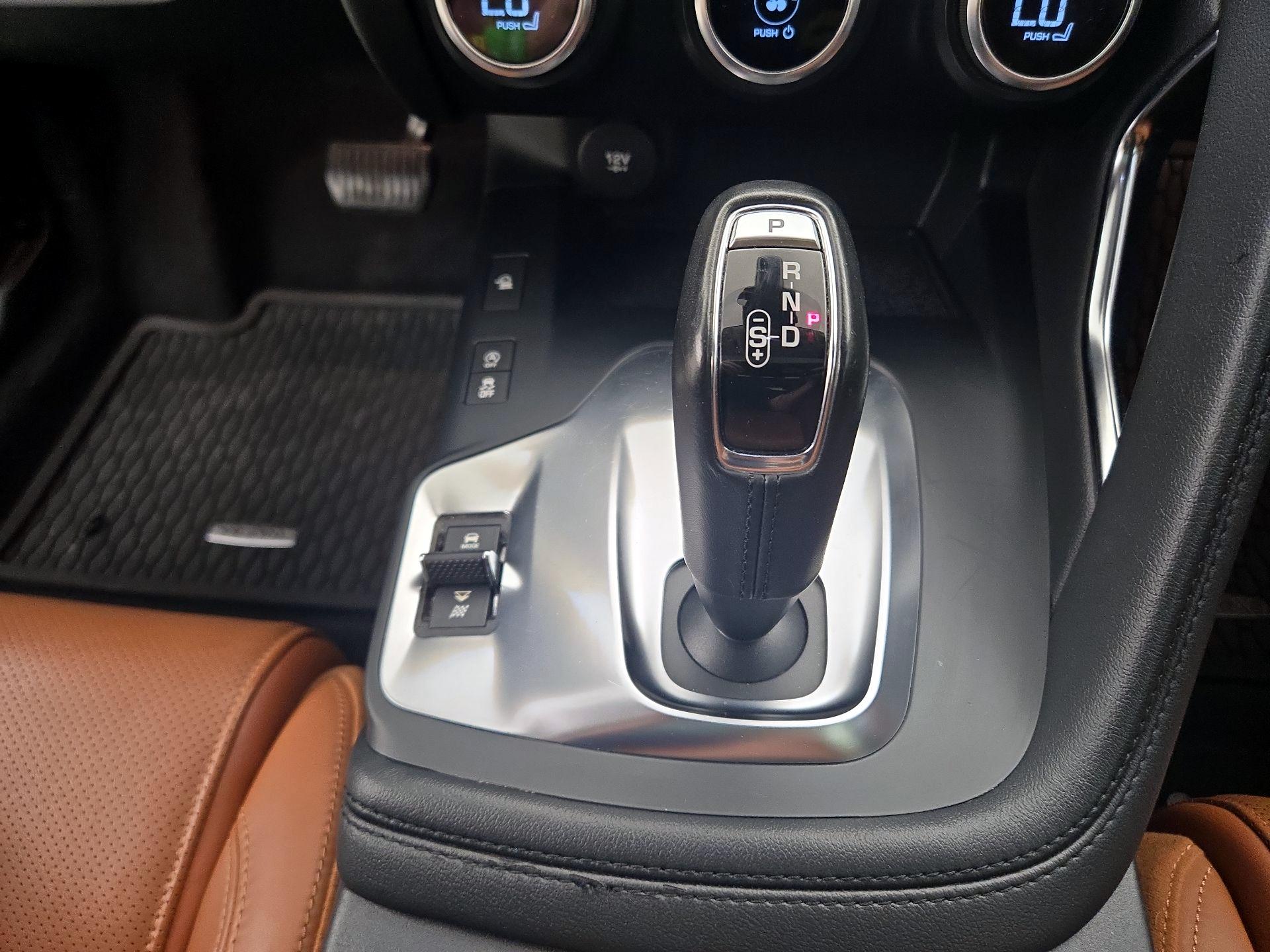 Thumbnail: 2018 Jaguar E-Pace - 18