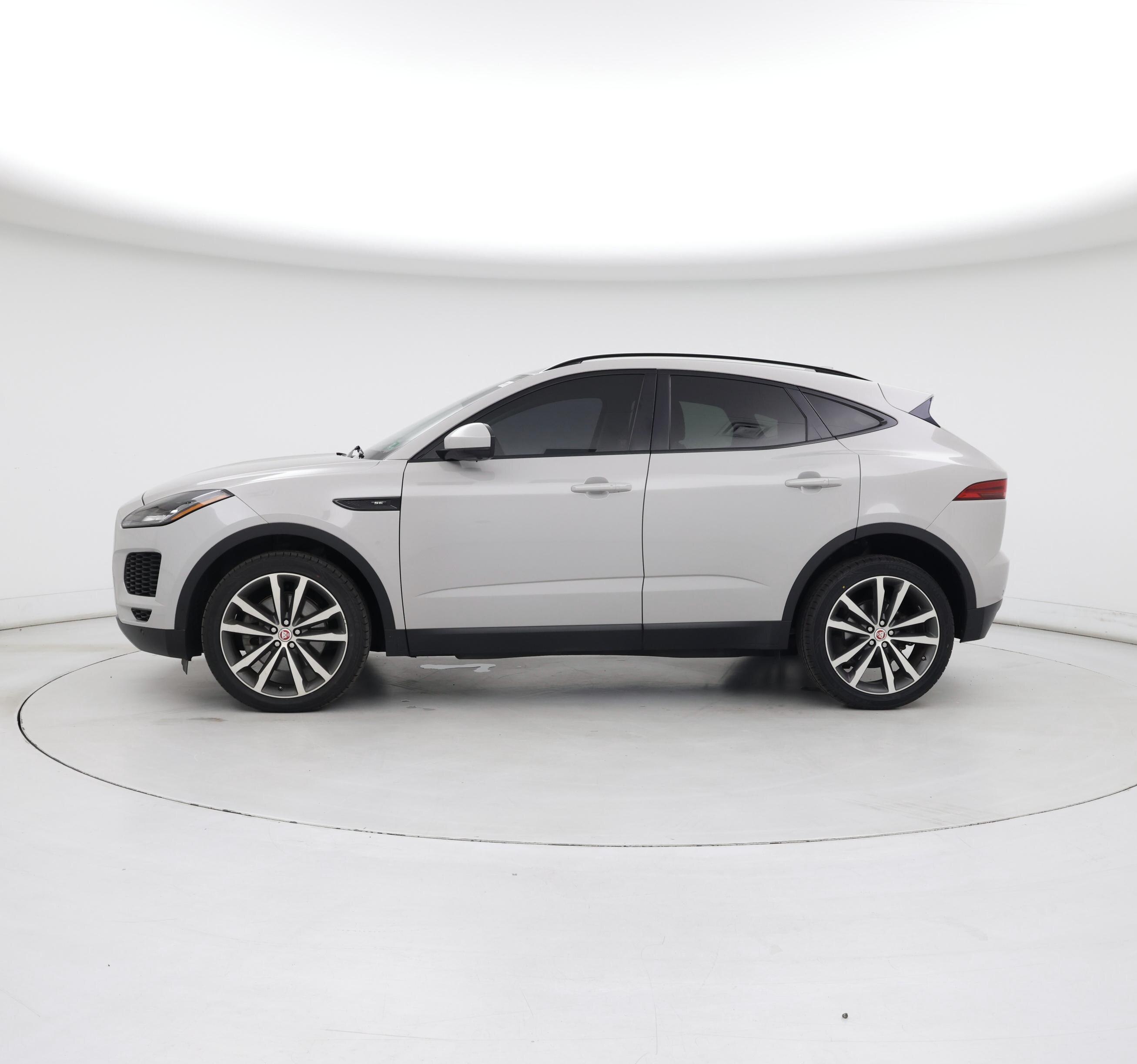 Thumbnail: 2018 Jaguar E-Pace - 3