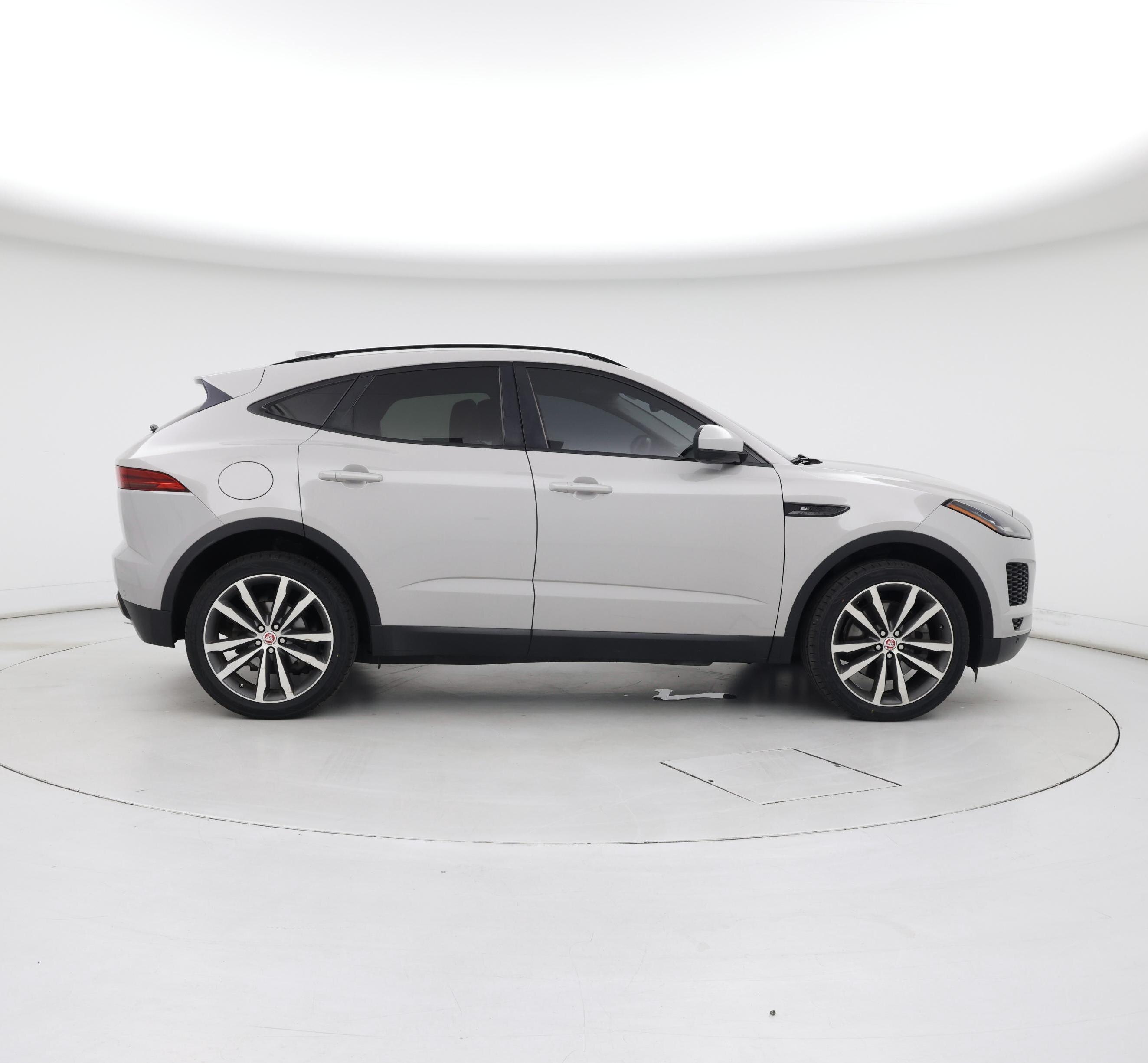 Thumbnail: 2018 Jaguar E-Pace - 7