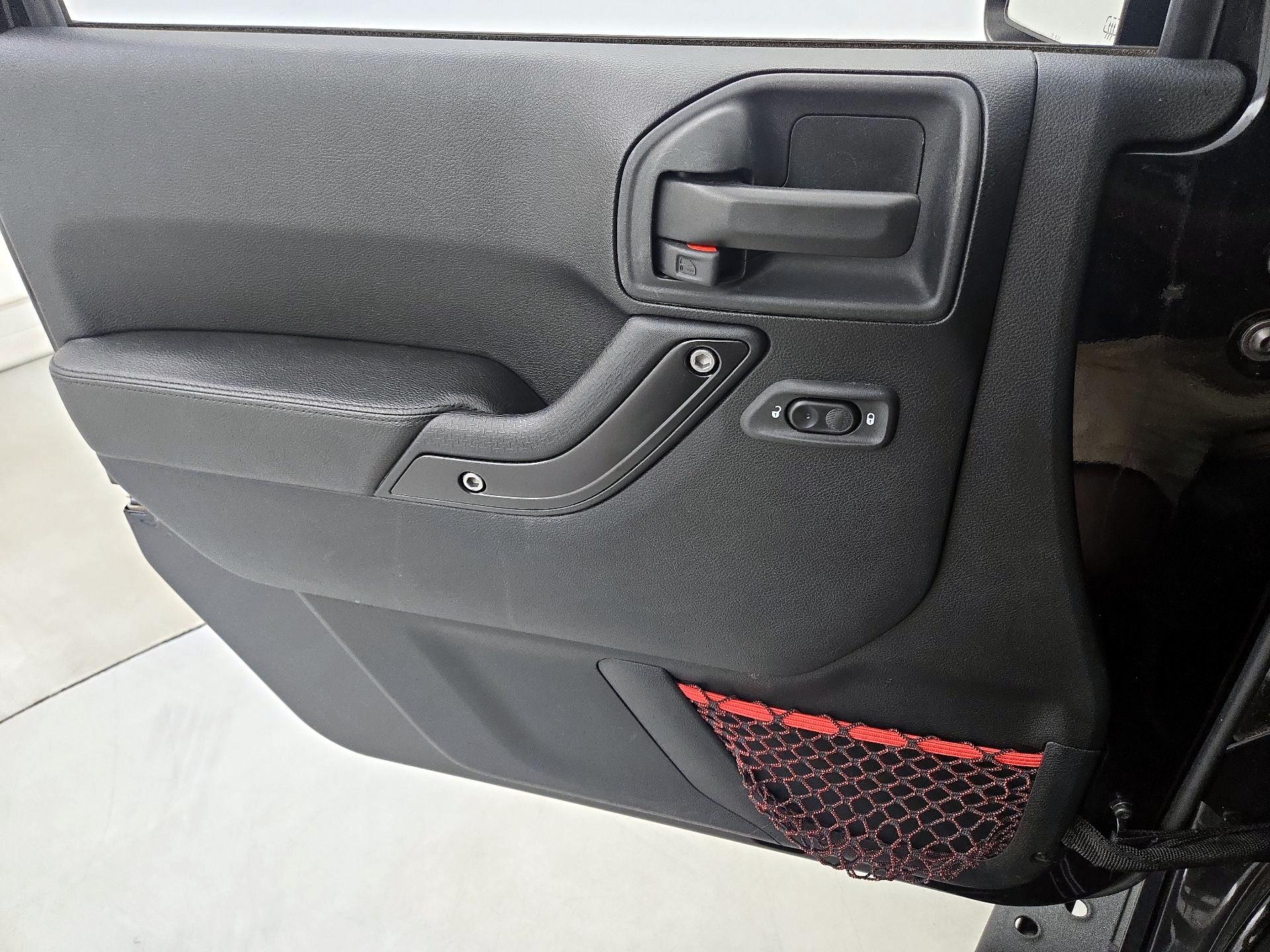 Thumbnail: 2018 Jeep Wrangler - 12