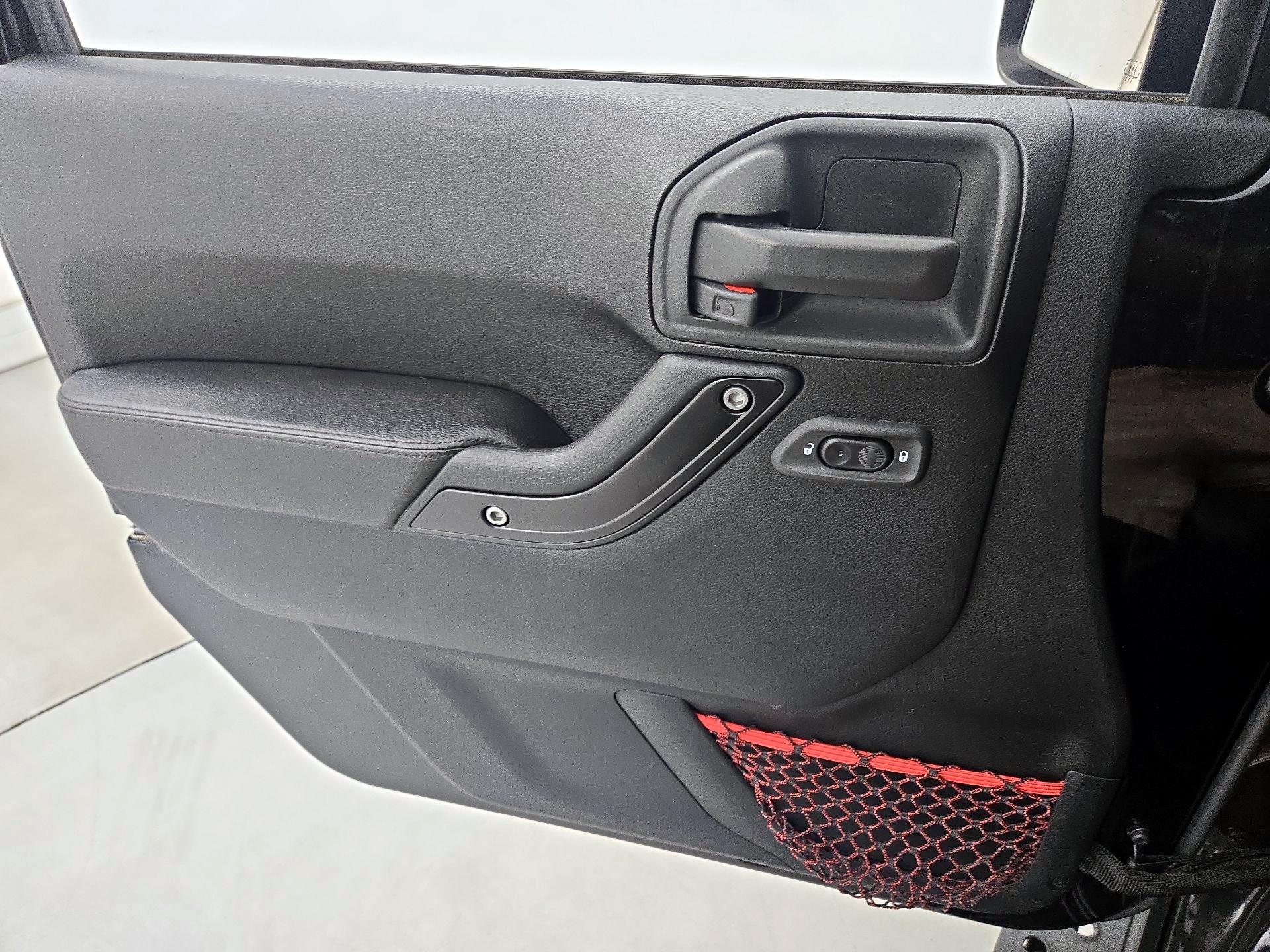 Thumbnail: 2018 Jeep Wrangler - 13
