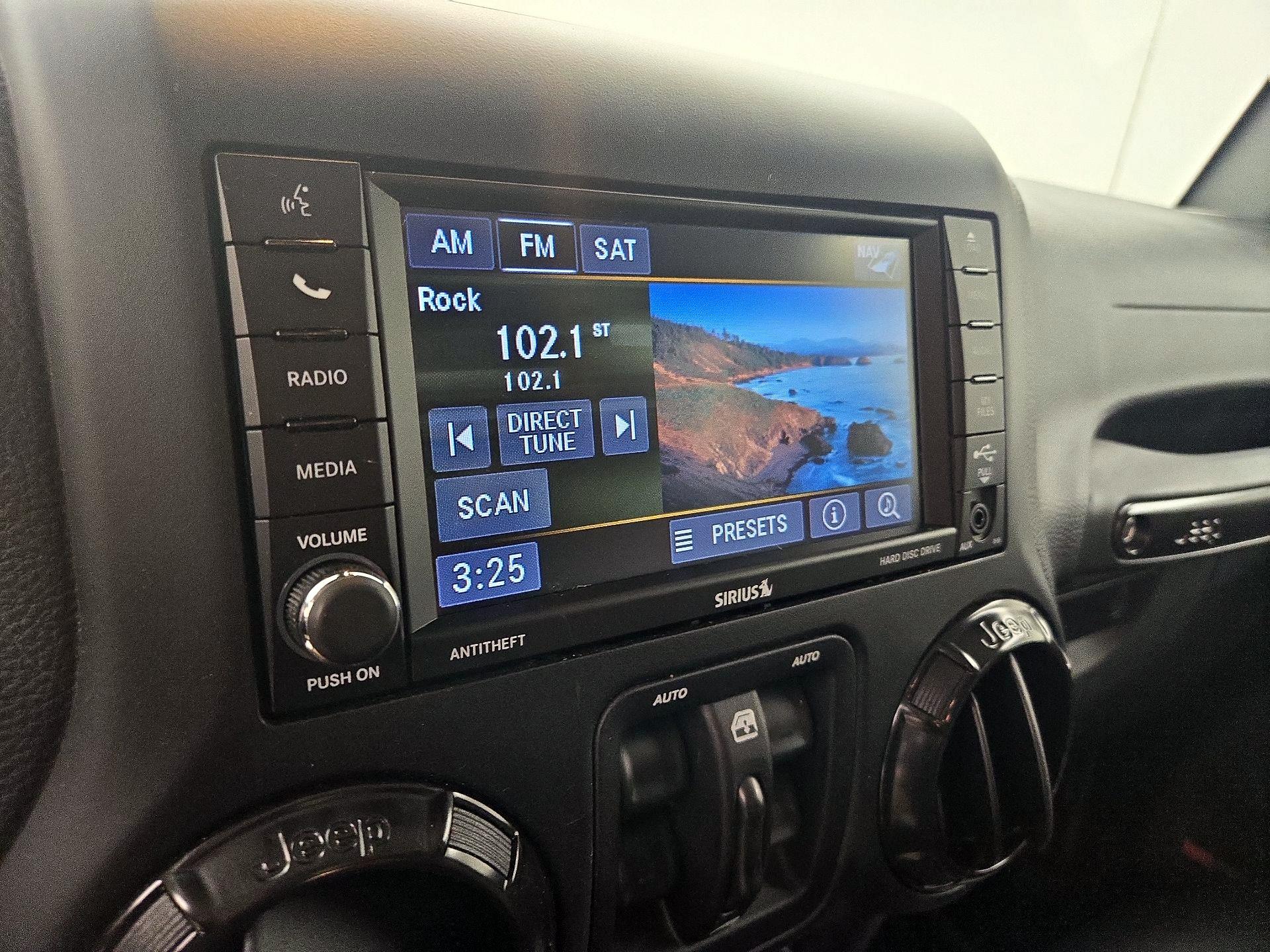 Thumbnail: 2018 Jeep Wrangler - 15