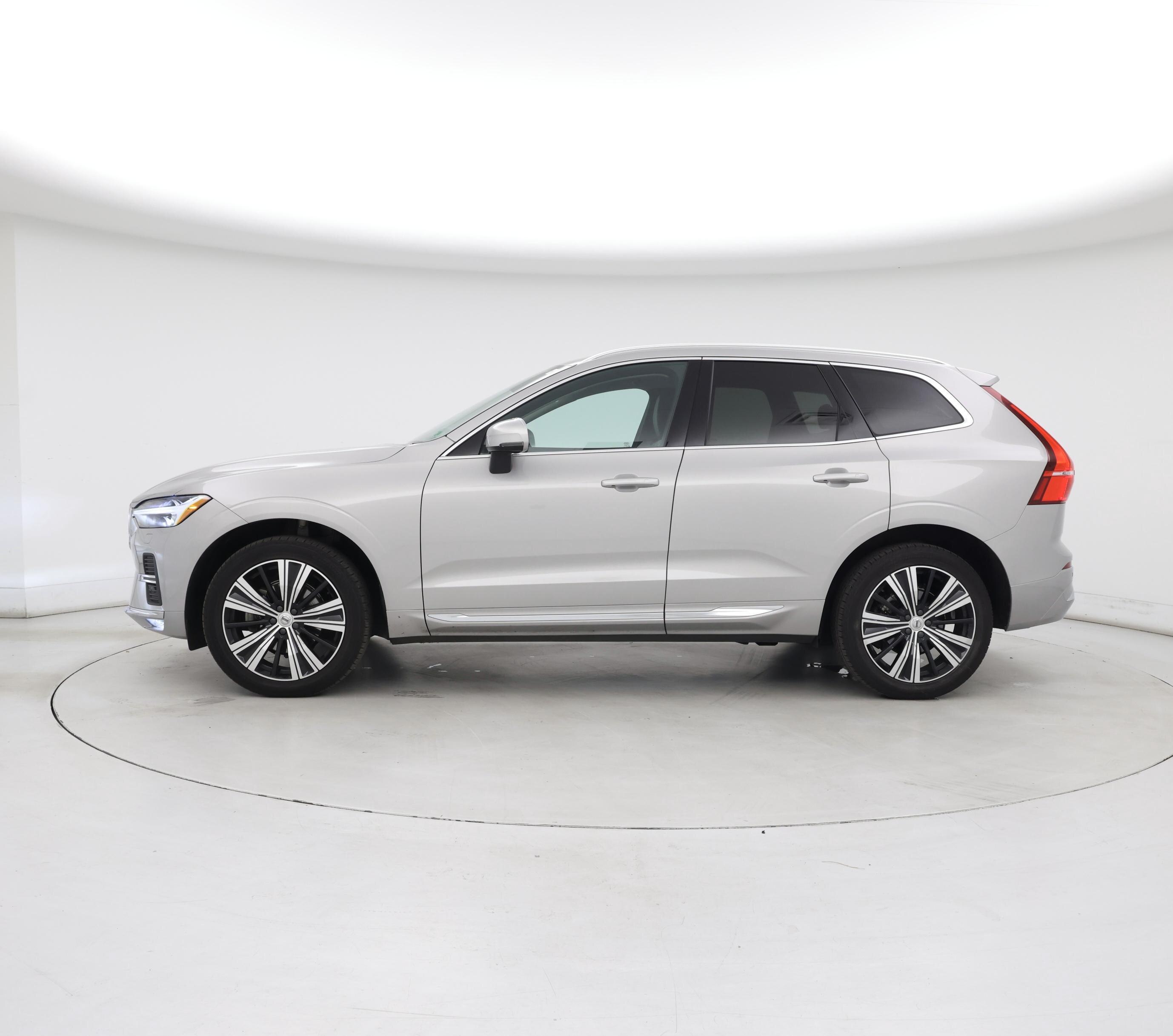Thumbnail: 2022 Volvo XC60 - 3
