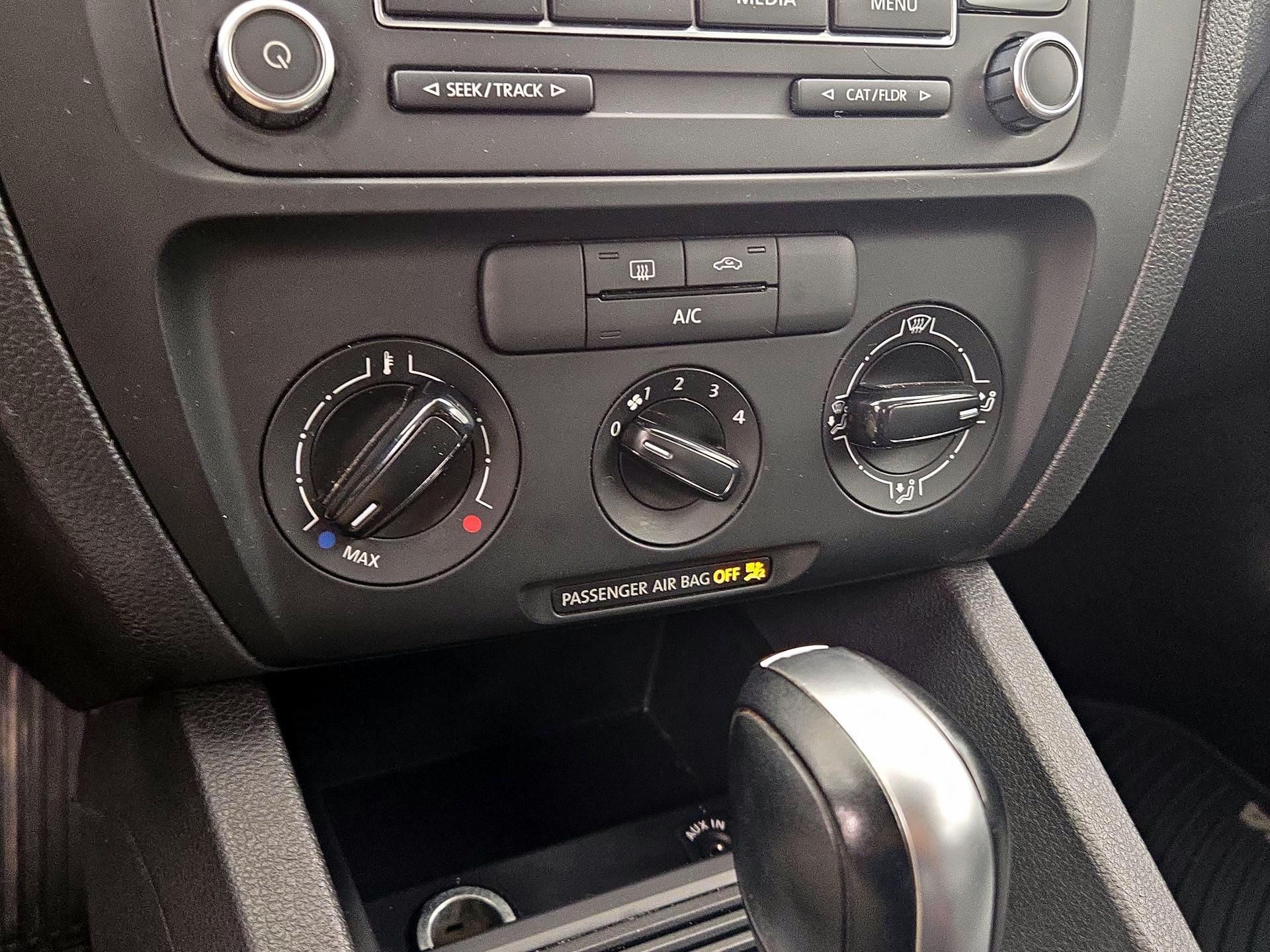 Thumbnail: 2014 Volkswagen Jetta - 15
