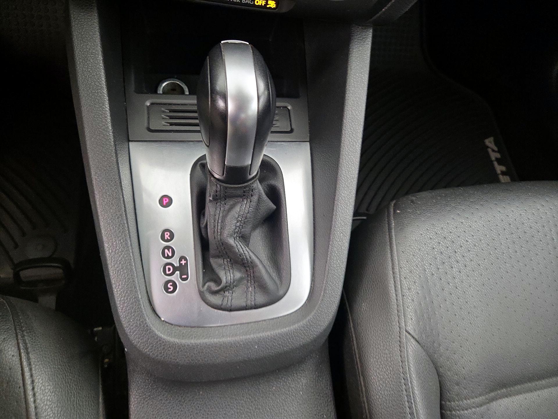 Thumbnail: 2014 Volkswagen Jetta - 16