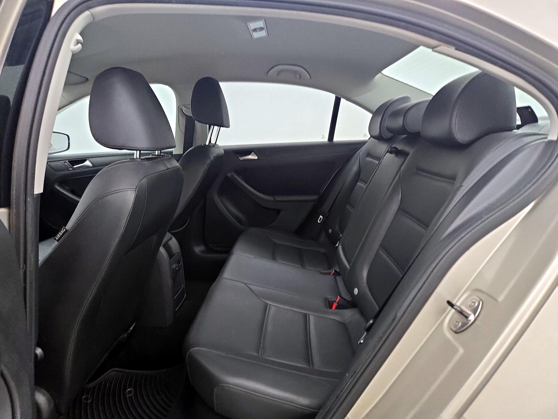 Thumbnail: 2014 Volkswagen Jetta - 18