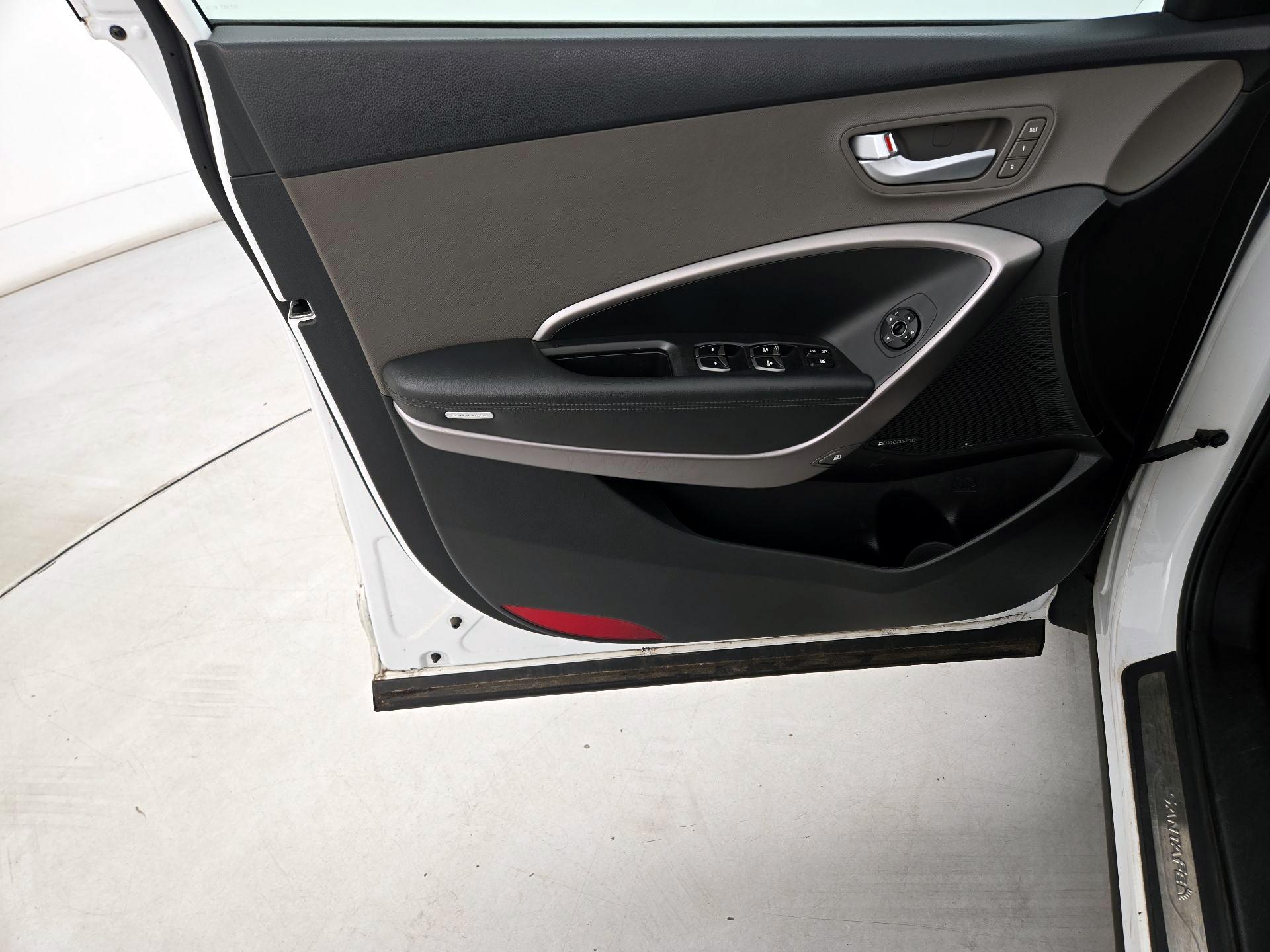Thumbnail: 2016 Hyundai Santa Fe - 12
