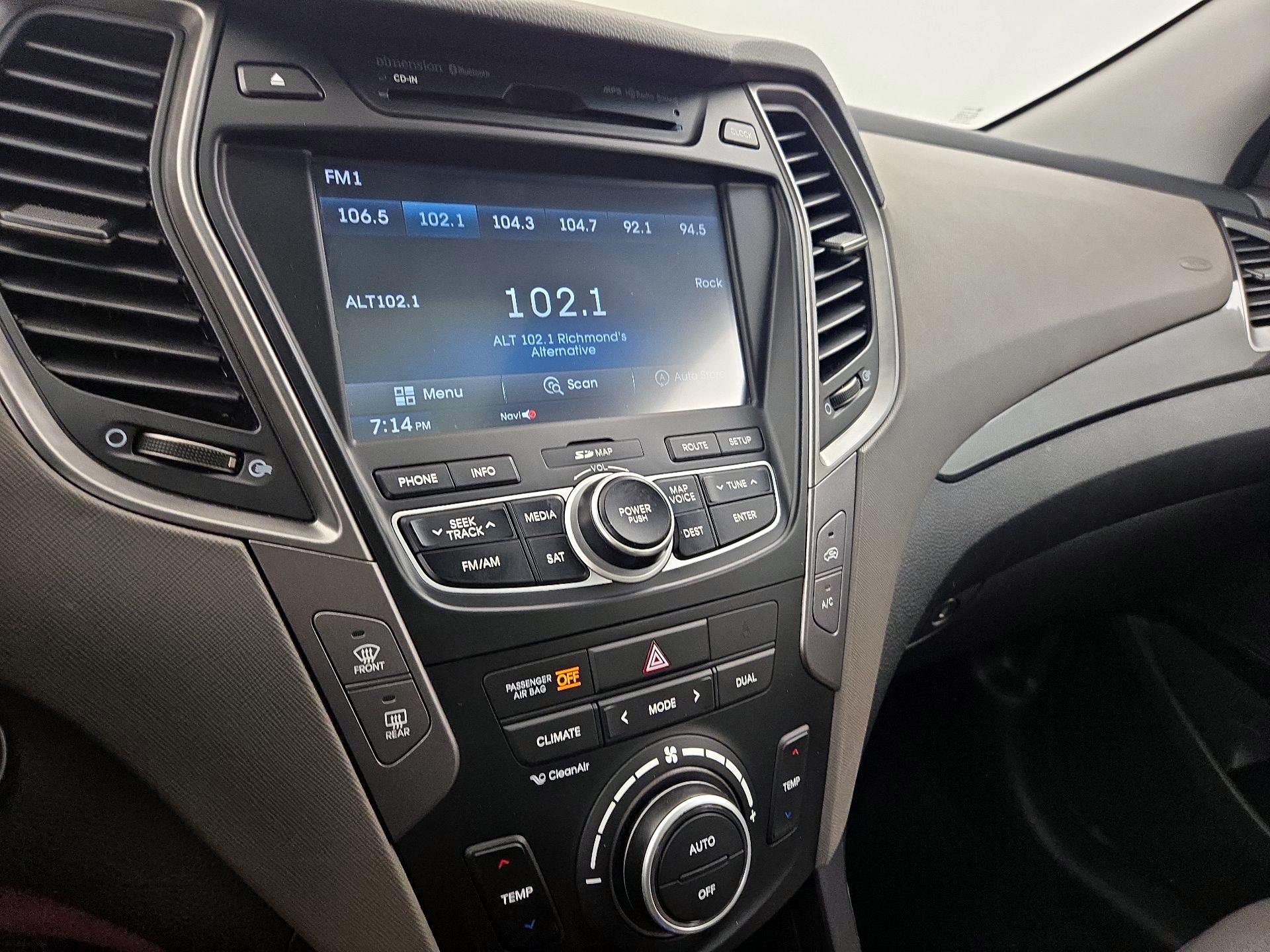Thumbnail: 2016 Hyundai Santa Fe - 16