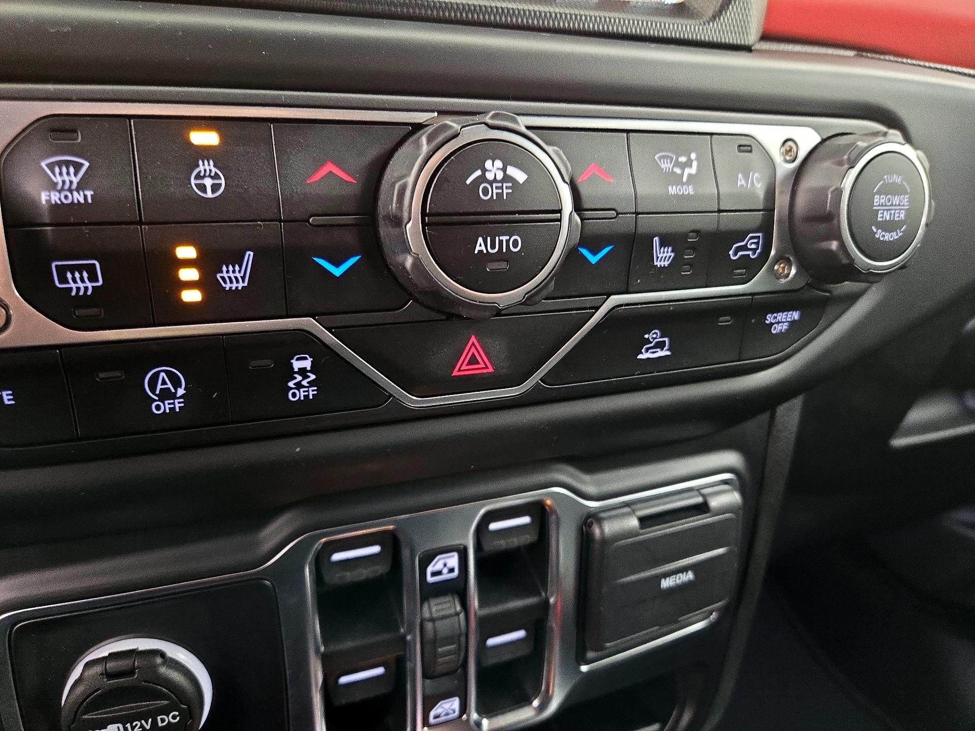 Thumbnail: 2022 Jeep Wrangler - 17