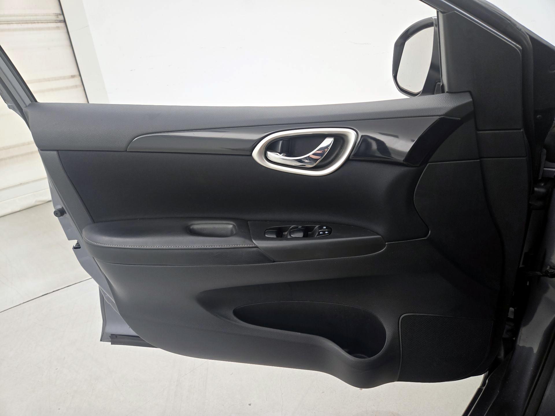 Thumbnail: 2017 Nissan Sentra - 12