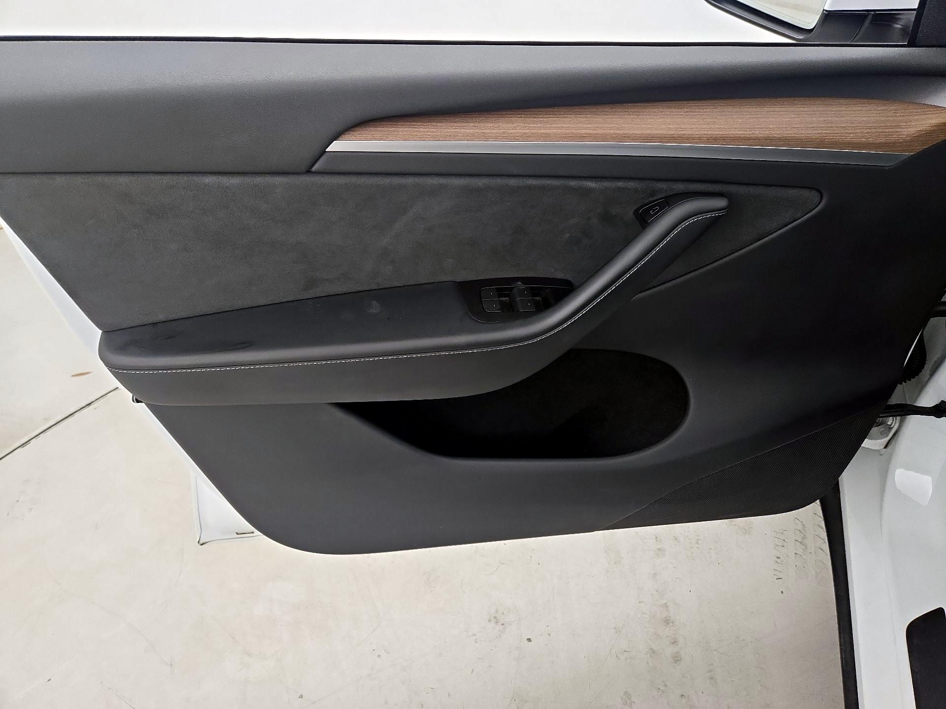 Thumbnail: 2023 Tesla Model Y - 12