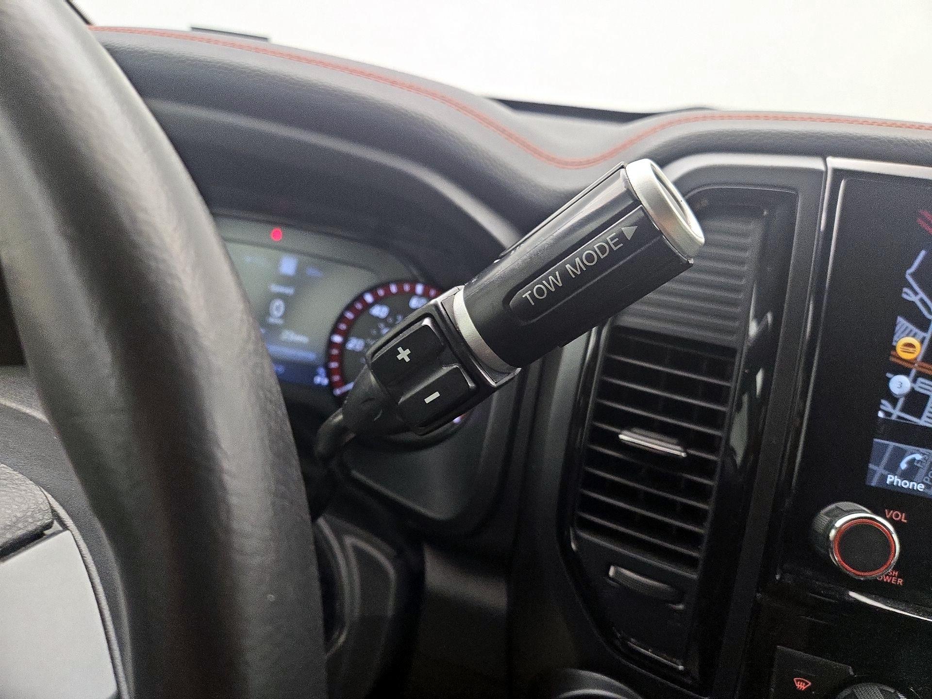 Thumbnail: 2020 Nissan Titan - 18