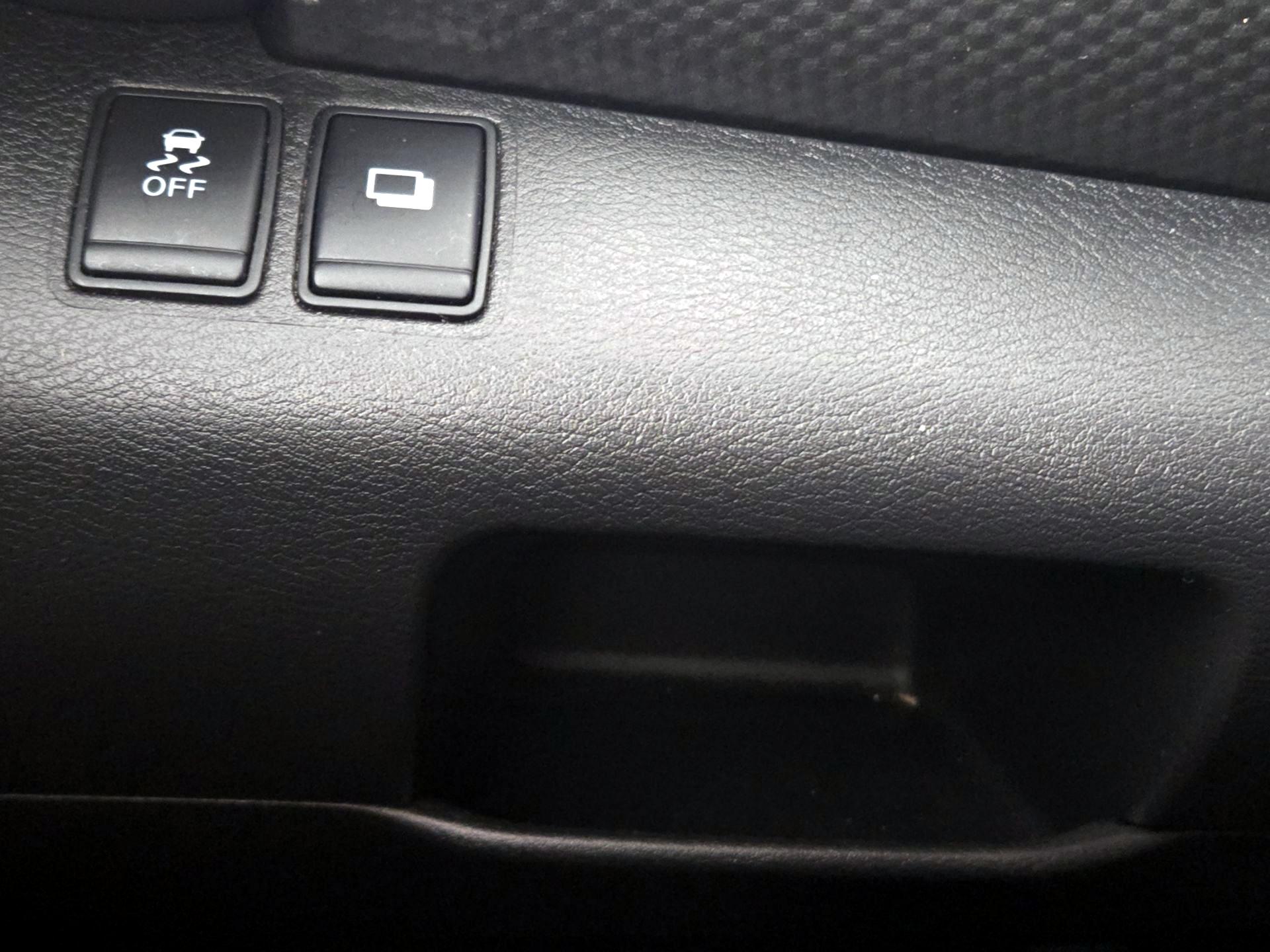 Thumbnail: 2018 Nissan Kicks - 13