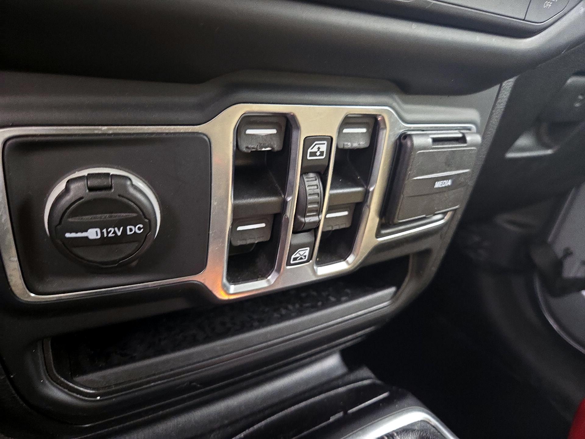 Thumbnail: 2021 Jeep Wrangler - 18