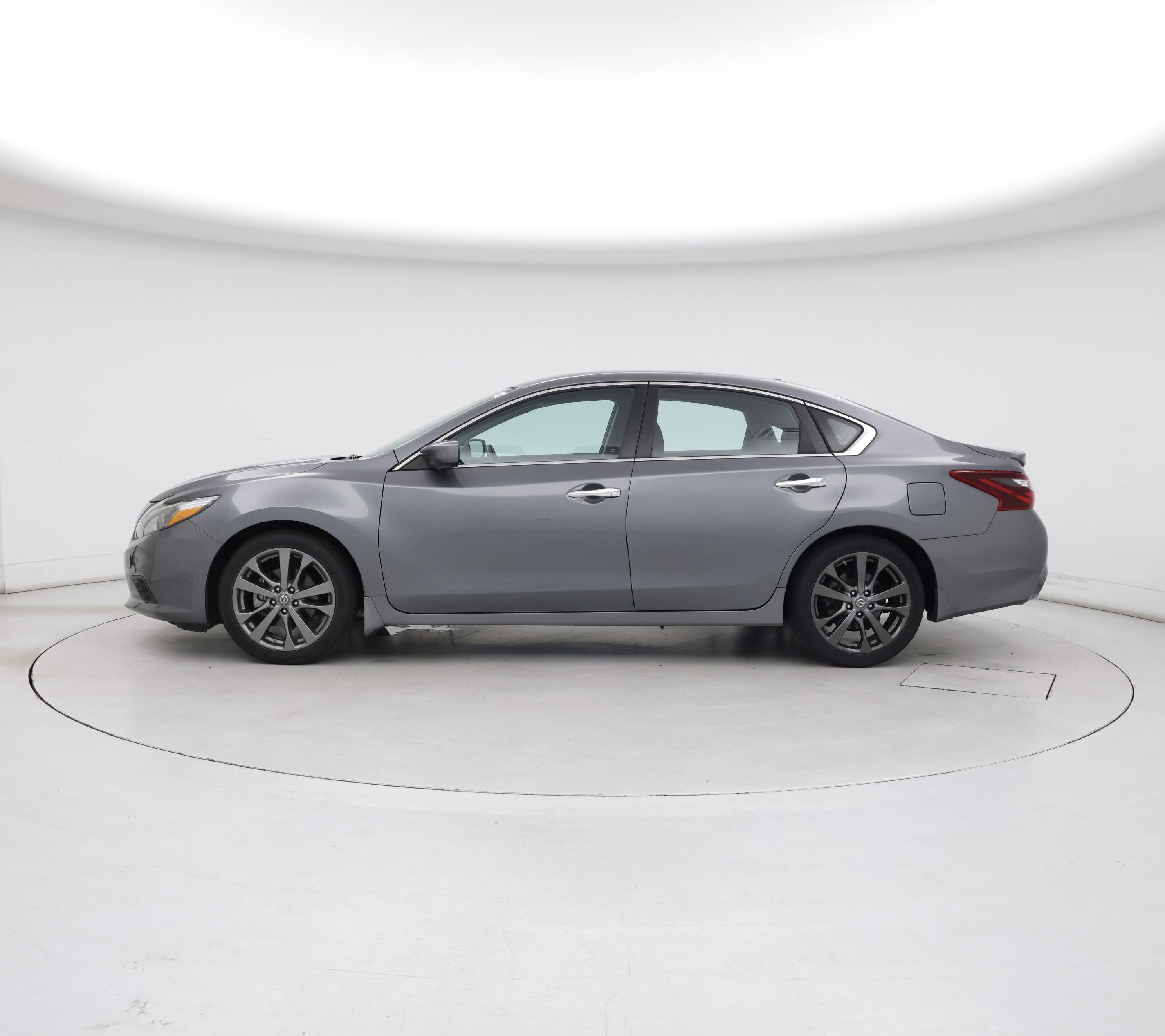 Thumbnail: 2018 Nissan Altima - 3