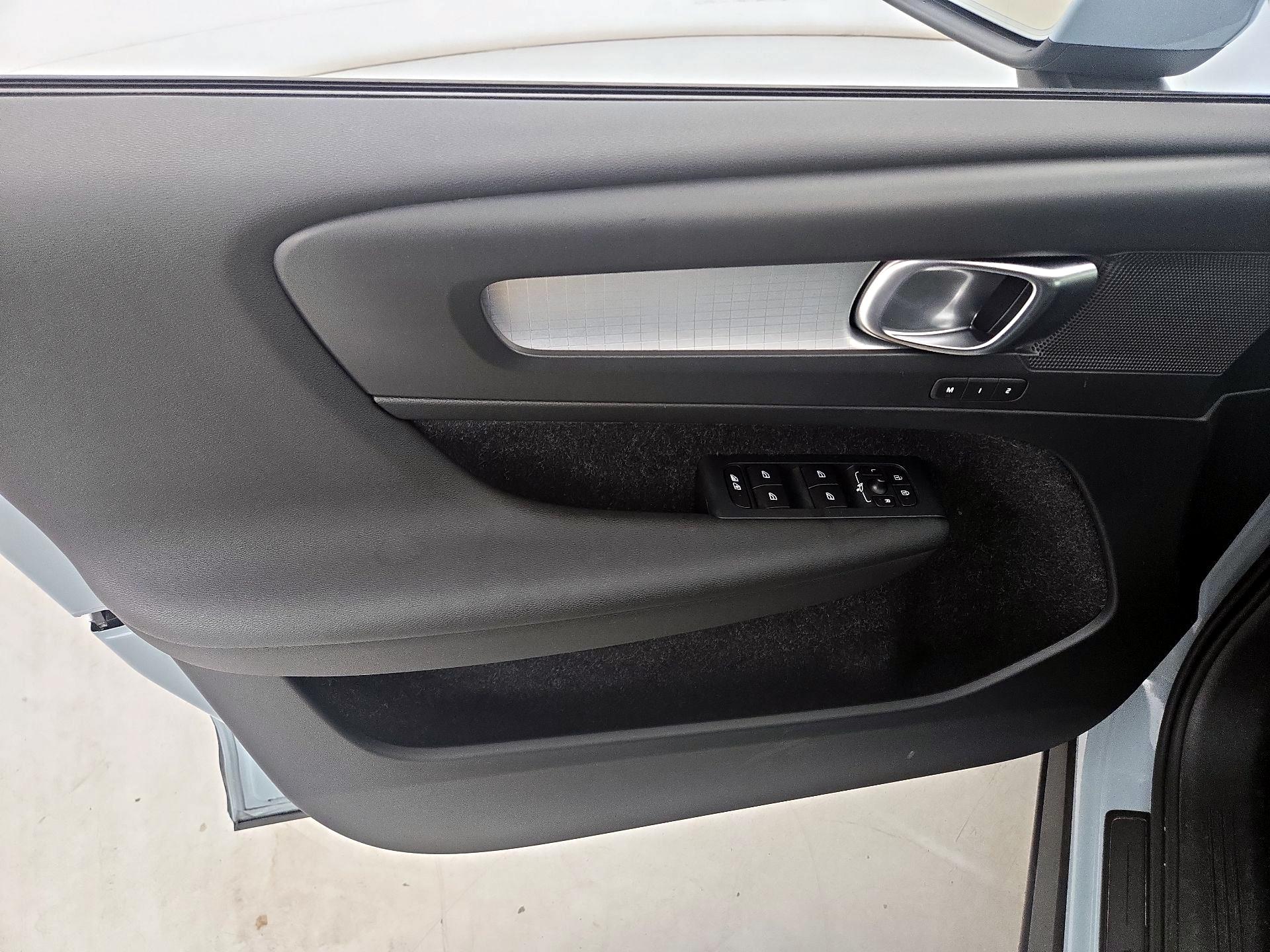 Thumbnail: 2019 Volvo XC40 - 12