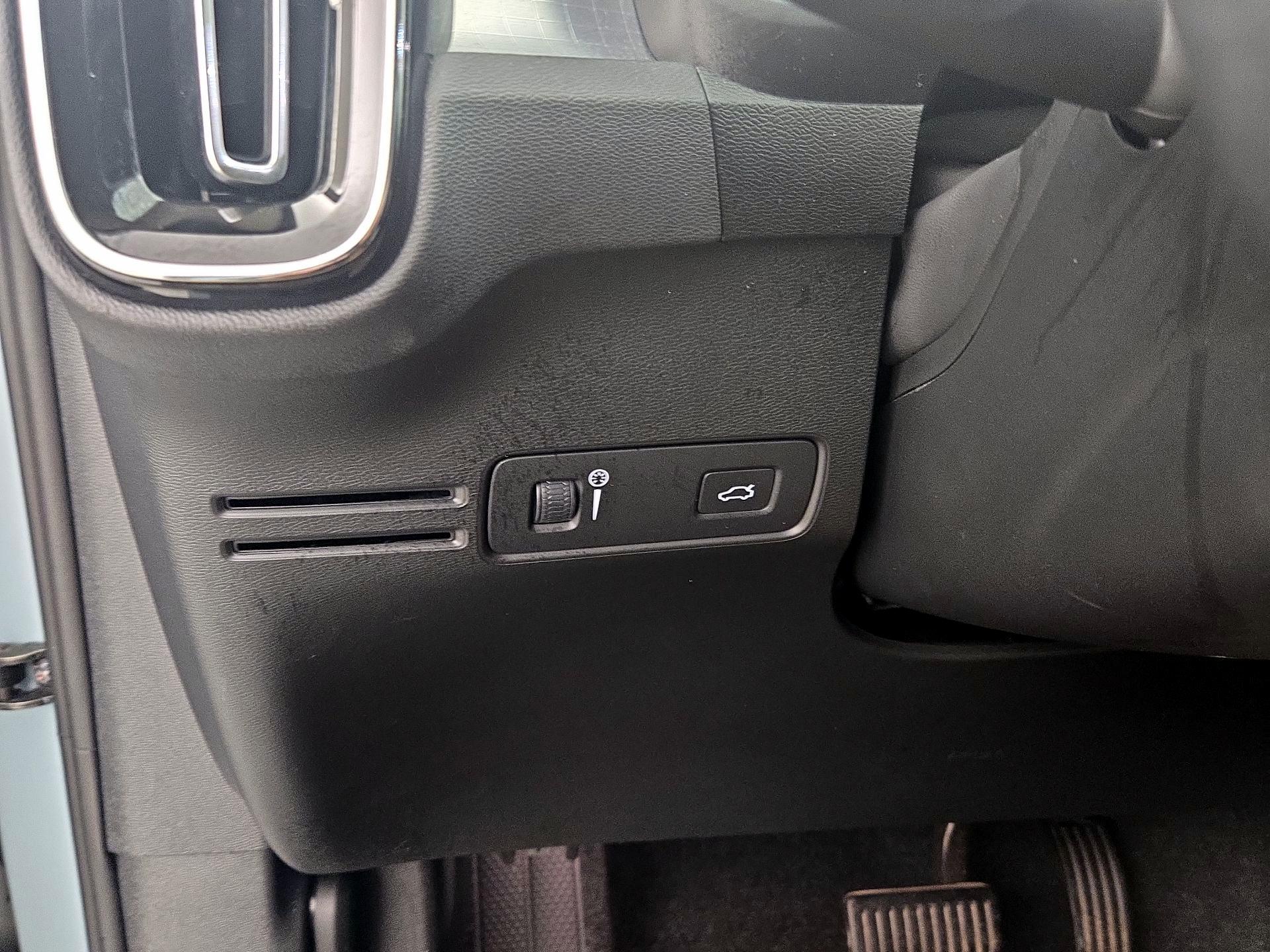 Thumbnail: 2019 Volvo XC40 - 13