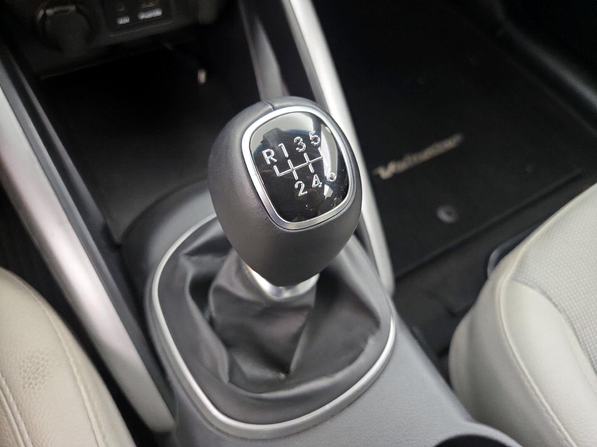 Thumbnail: 2014 Hyundai Veloster - 17