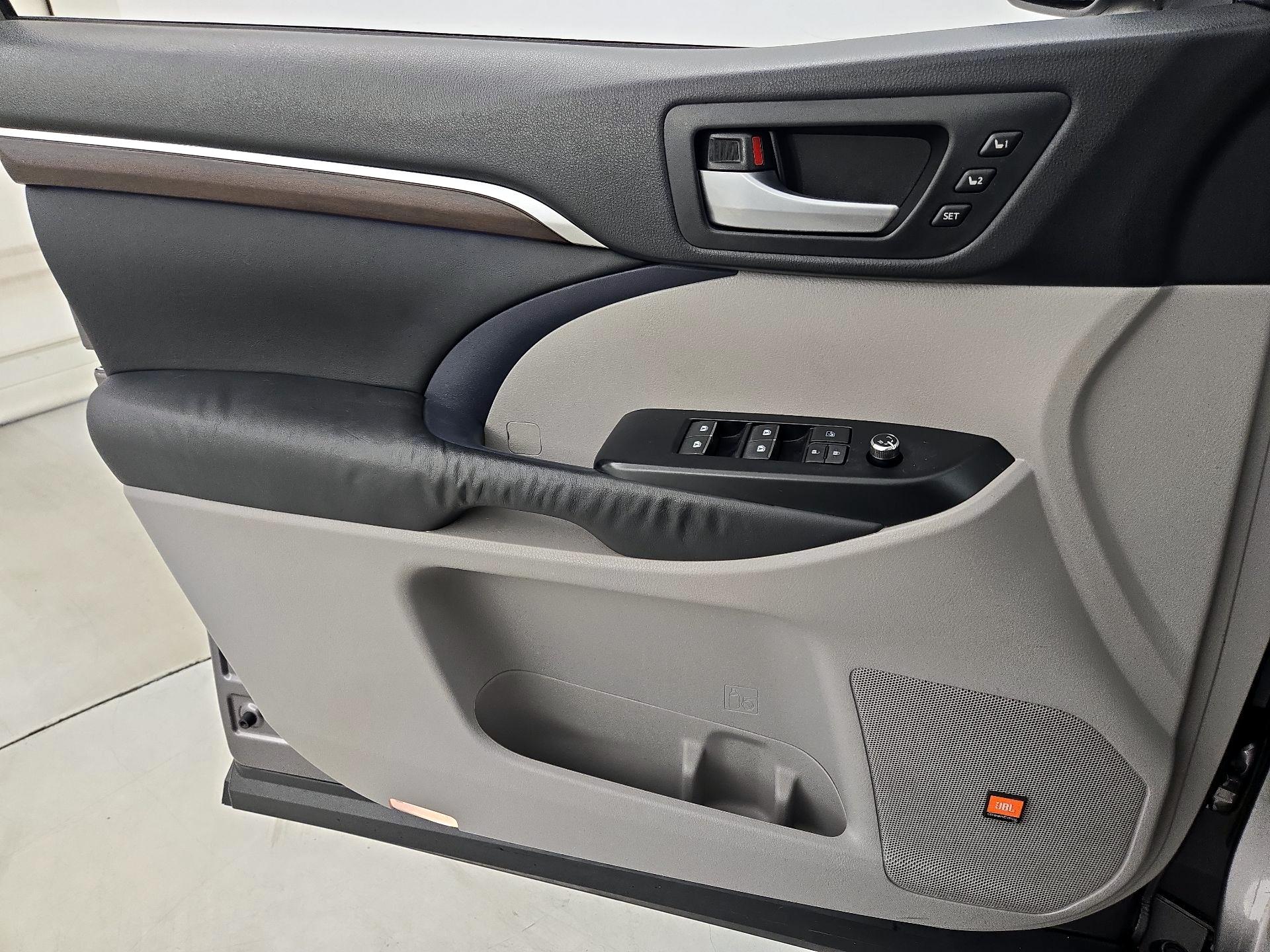 Thumbnail: 2014 Toyota Highlander - 12