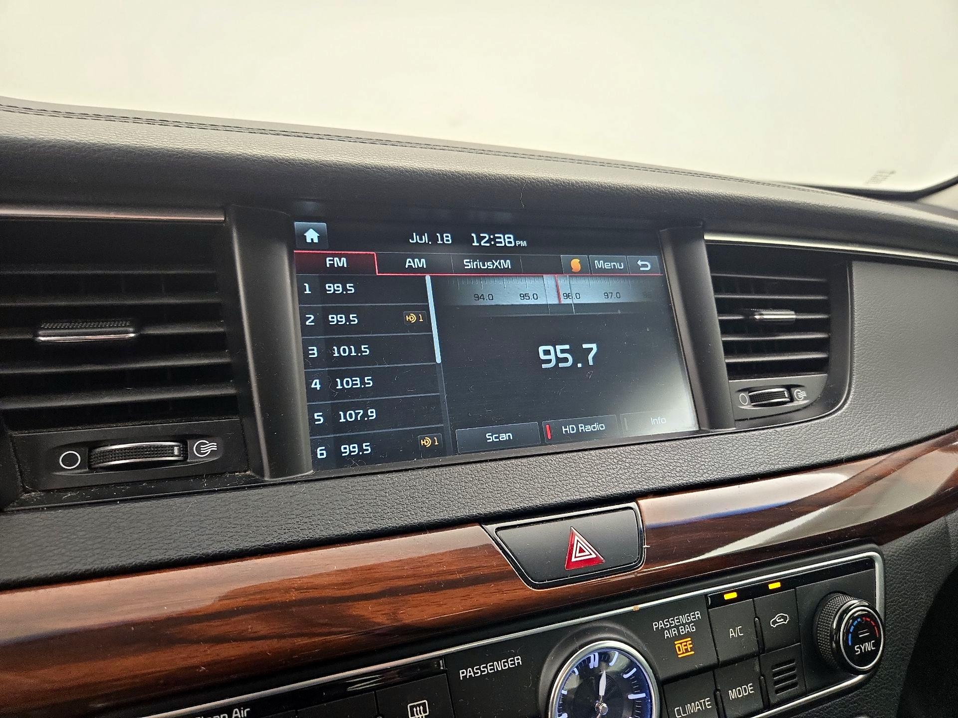 Thumbnail: 2017 Kia Cadenza - 16
