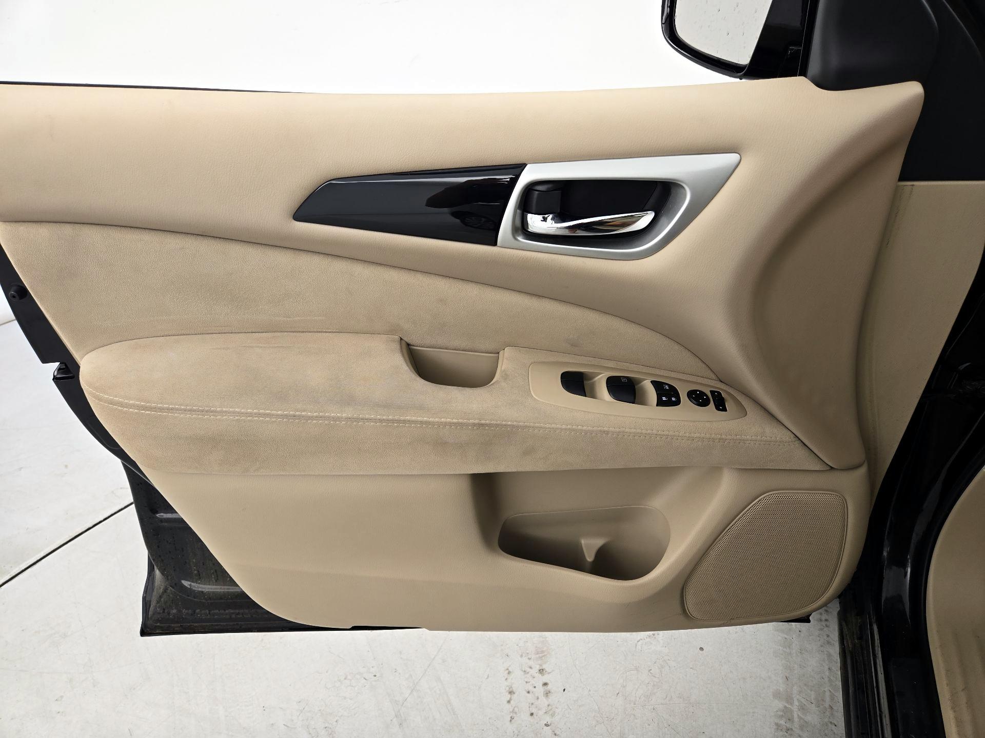 Thumbnail: 2013 Nissan Pathfinder - 12