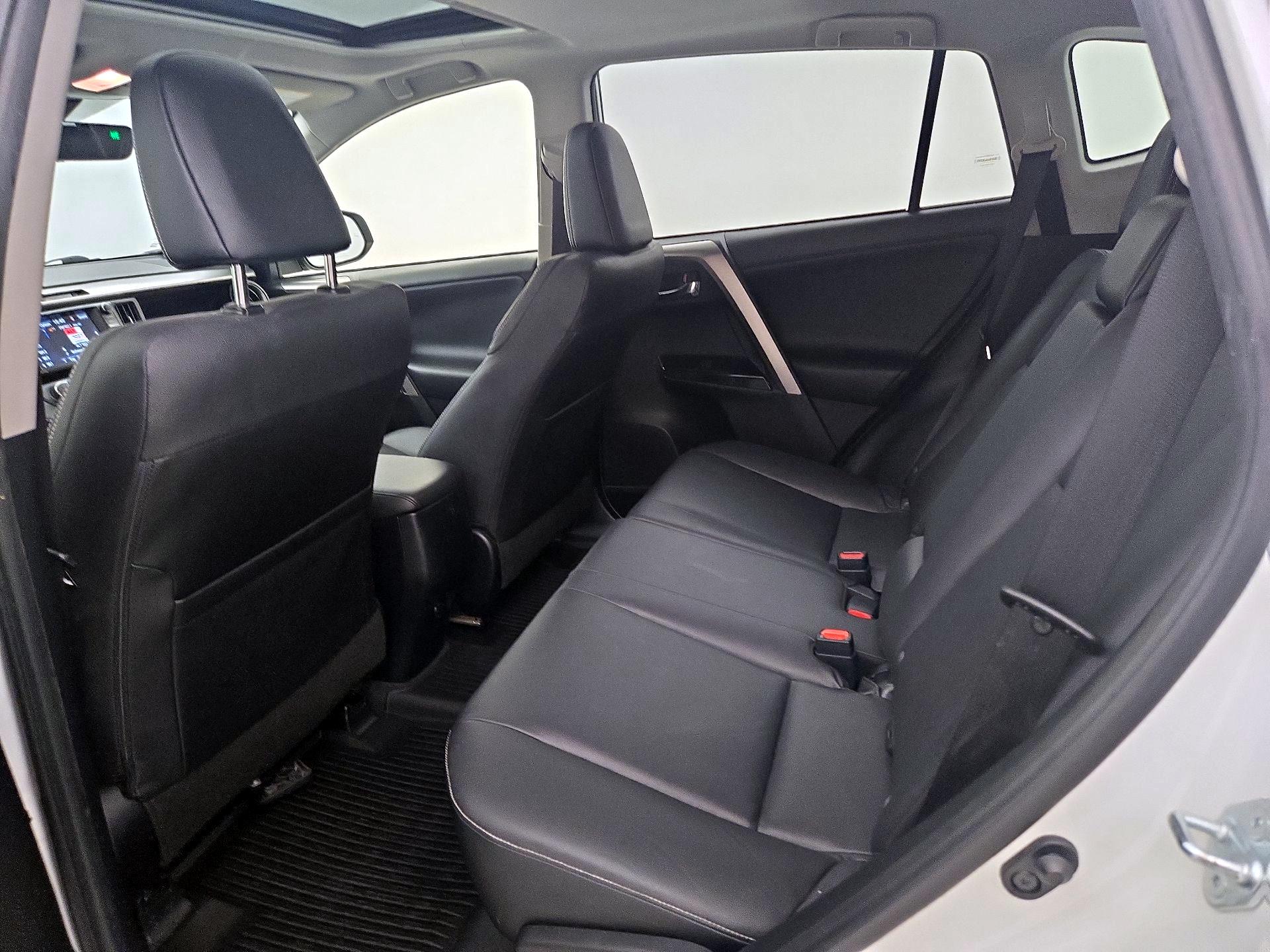 Thumbnail: 2016 Toyota RAV4 - 20