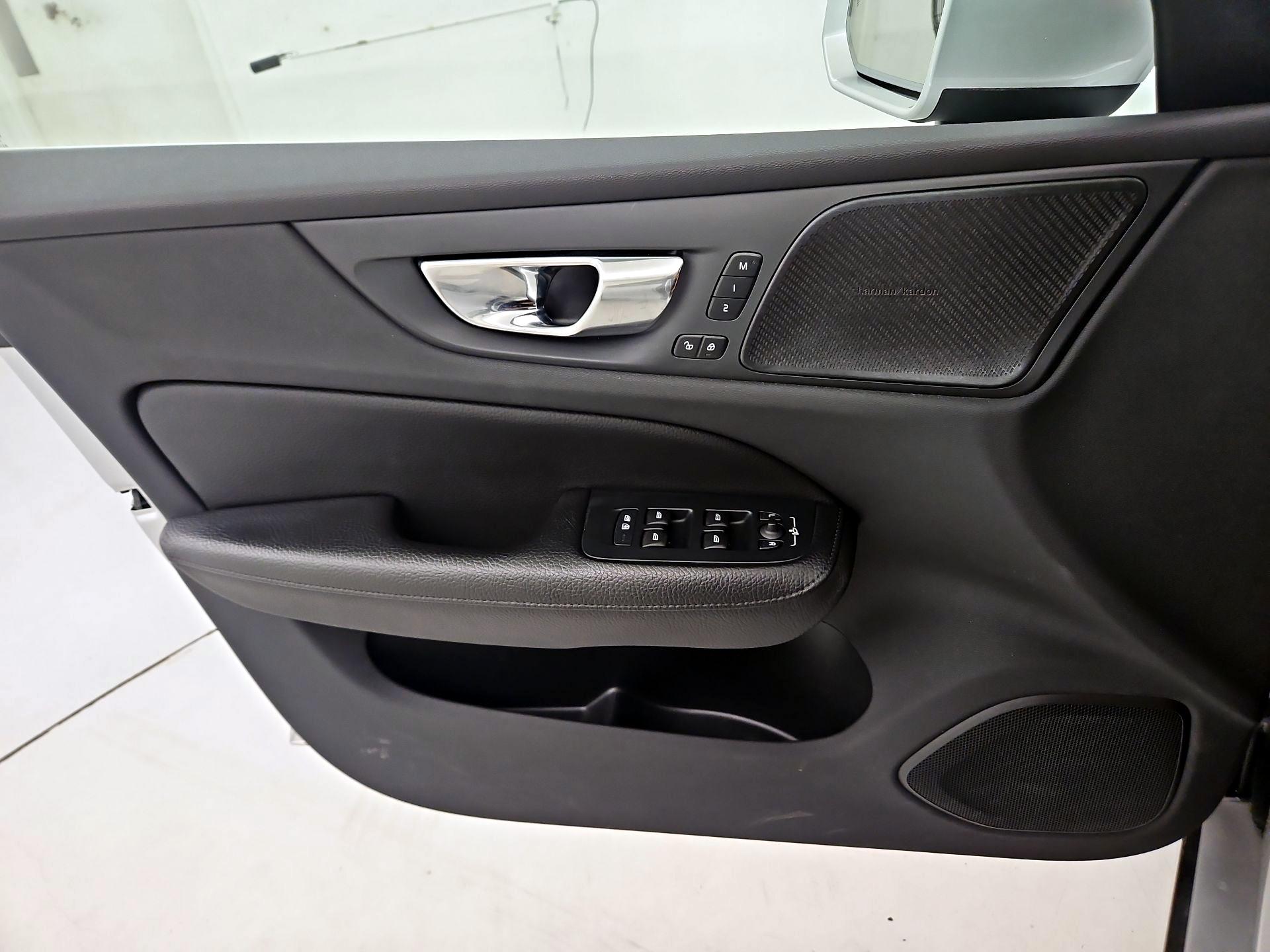 Thumbnail: 2022 Volvo S60 - 12