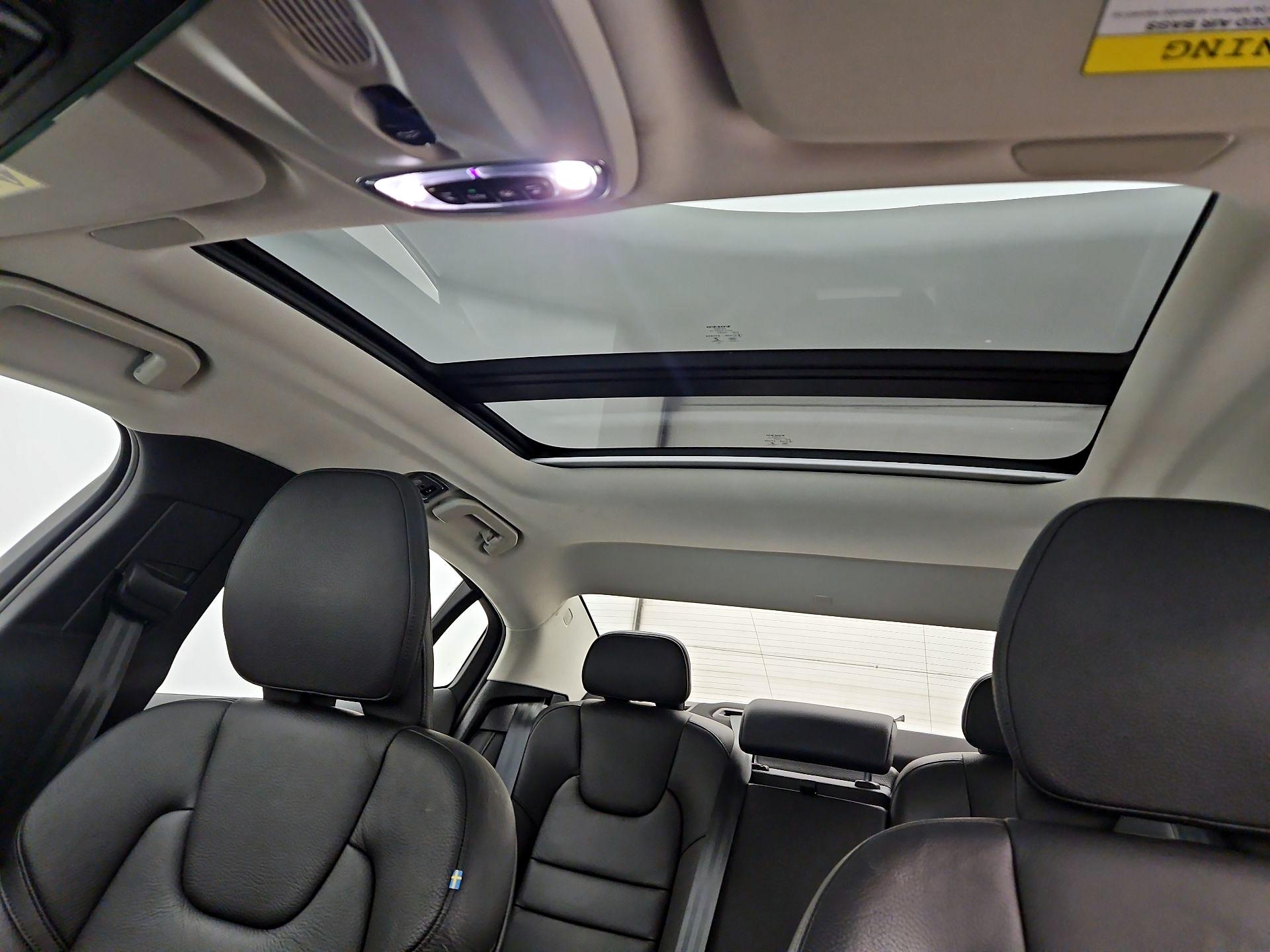 Thumbnail: 2022 Volvo S60 - 20