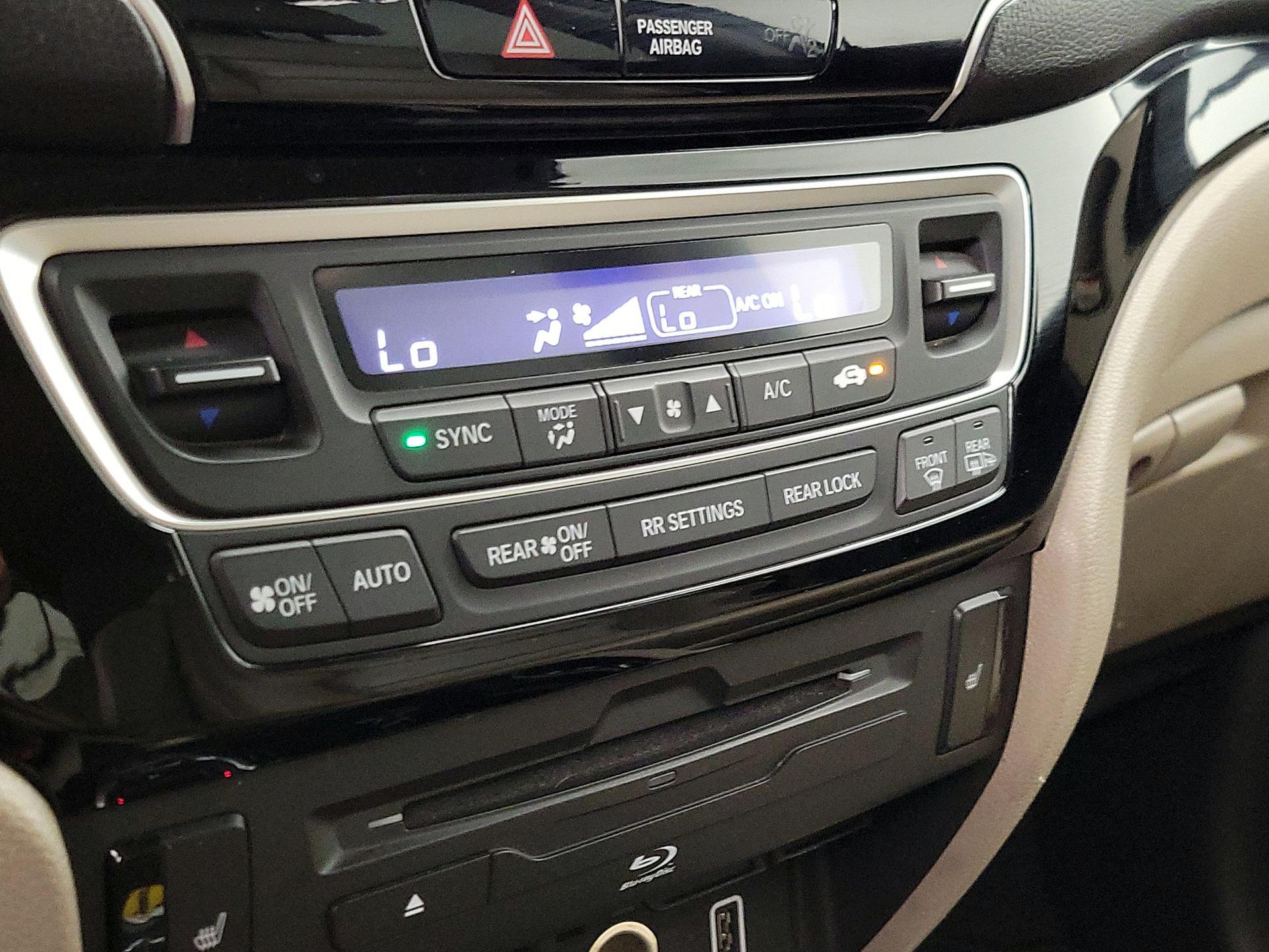 Thumbnail: 2019 Honda Pilot - 16