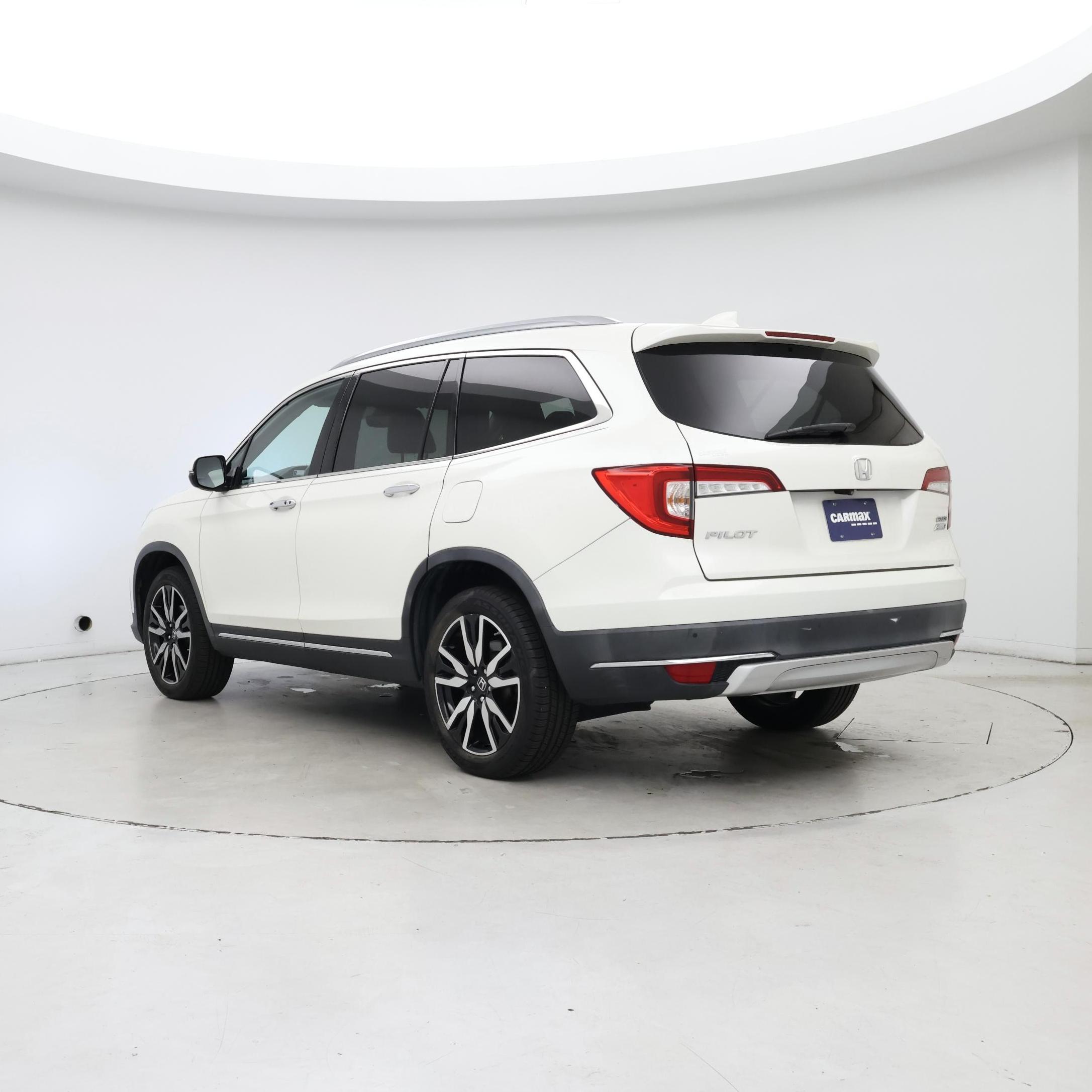 Thumbnail: 2019 Honda Pilot - 2