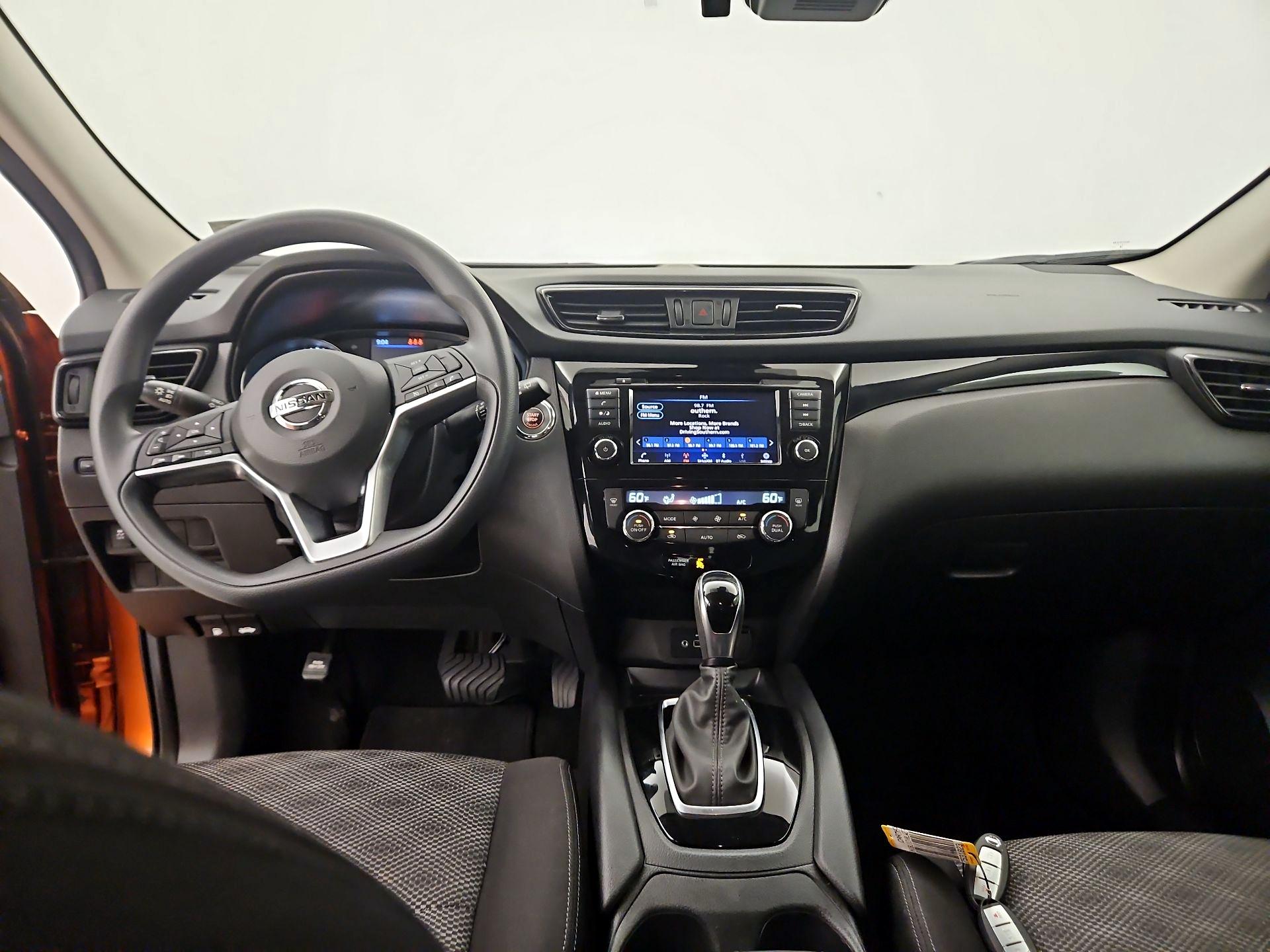 Thumbnail: 2020 Nissan Rogue Sport - 9