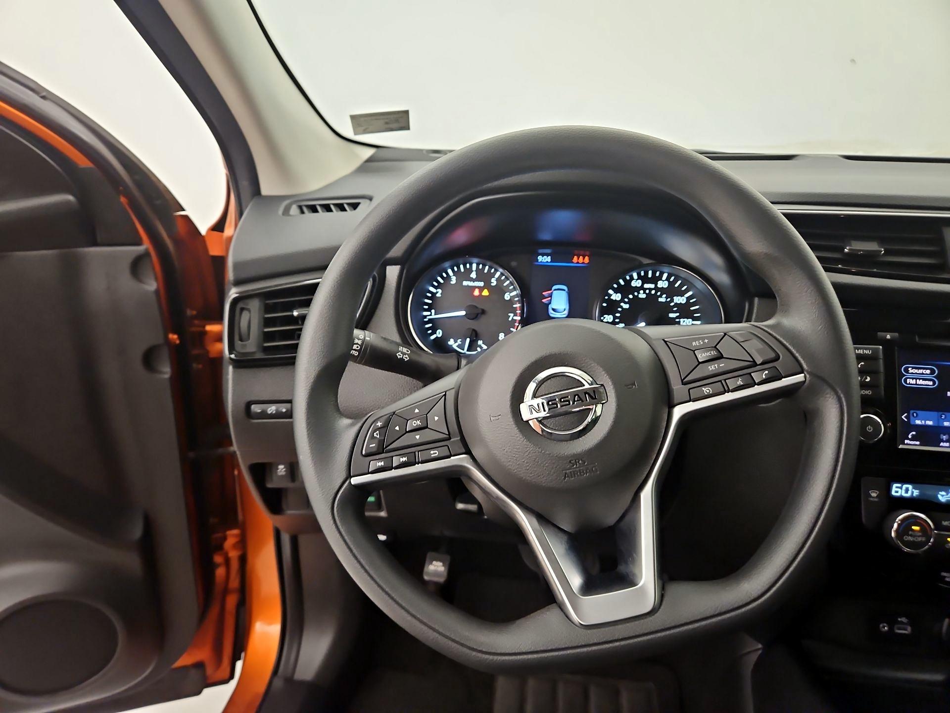 Thumbnail: 2020 Nissan Rogue Sport - 10