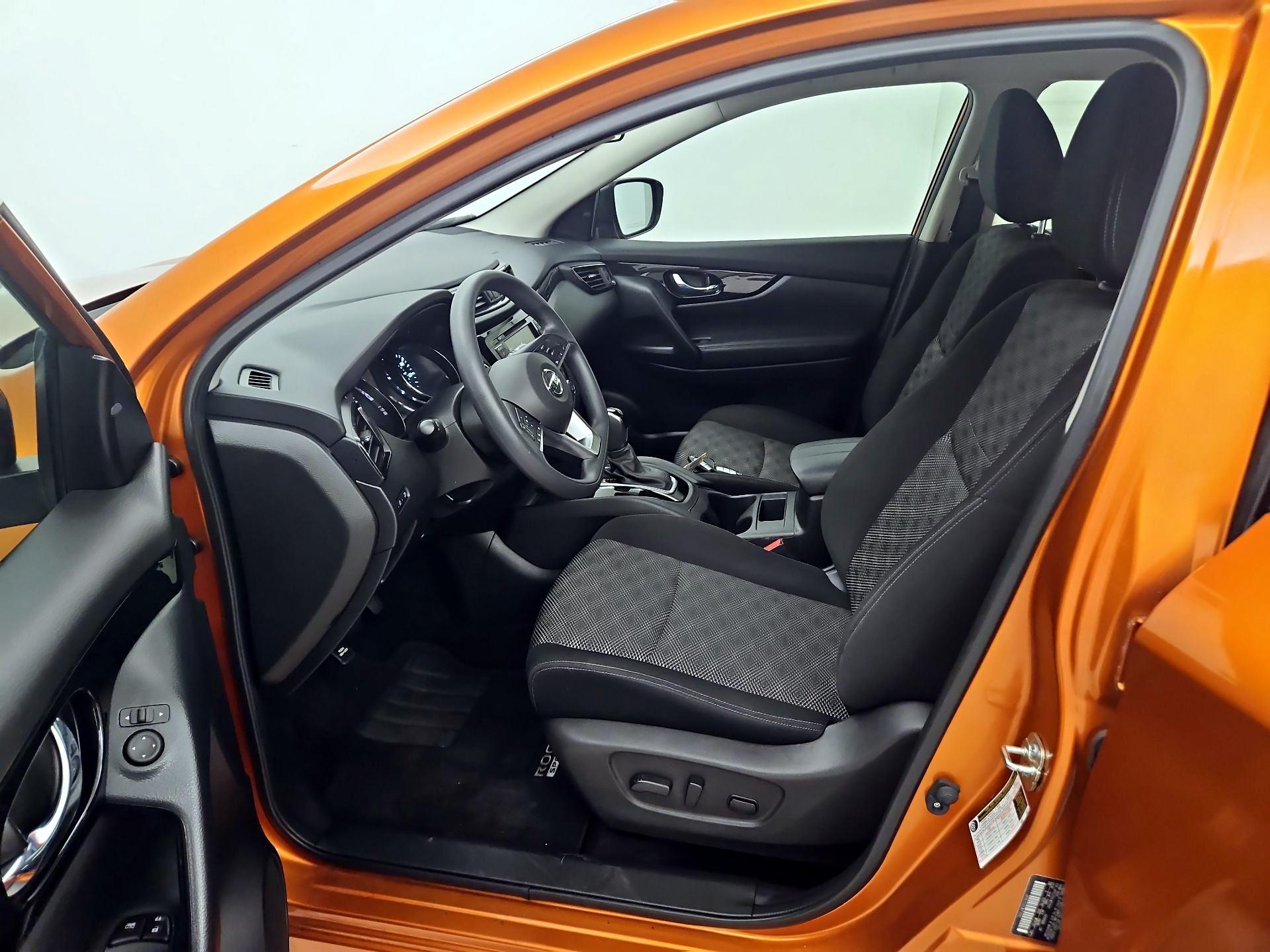 Thumbnail: 2020 Nissan Rogue Sport - 11