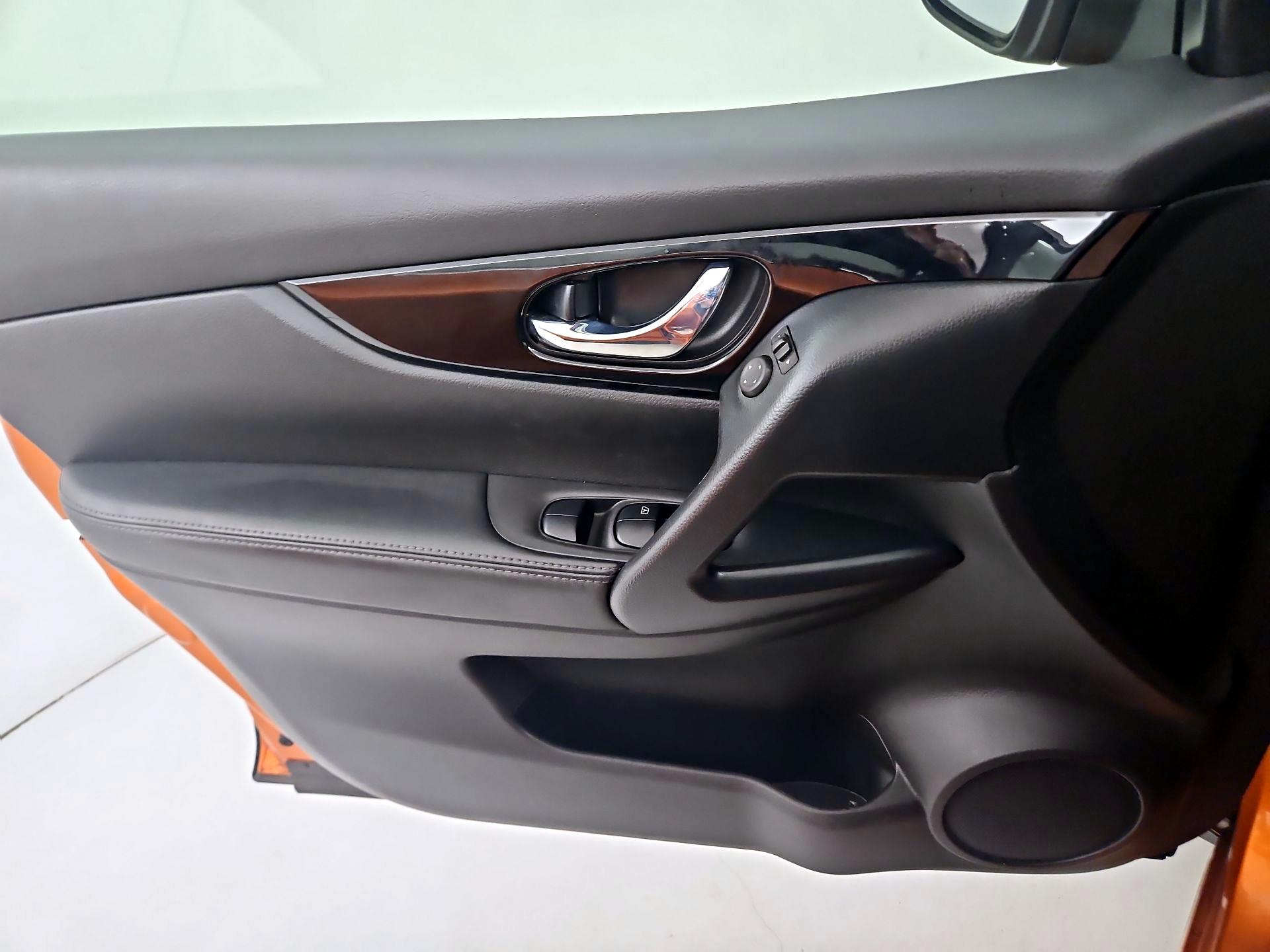 Thumbnail: 2020 Nissan Rogue Sport - 12