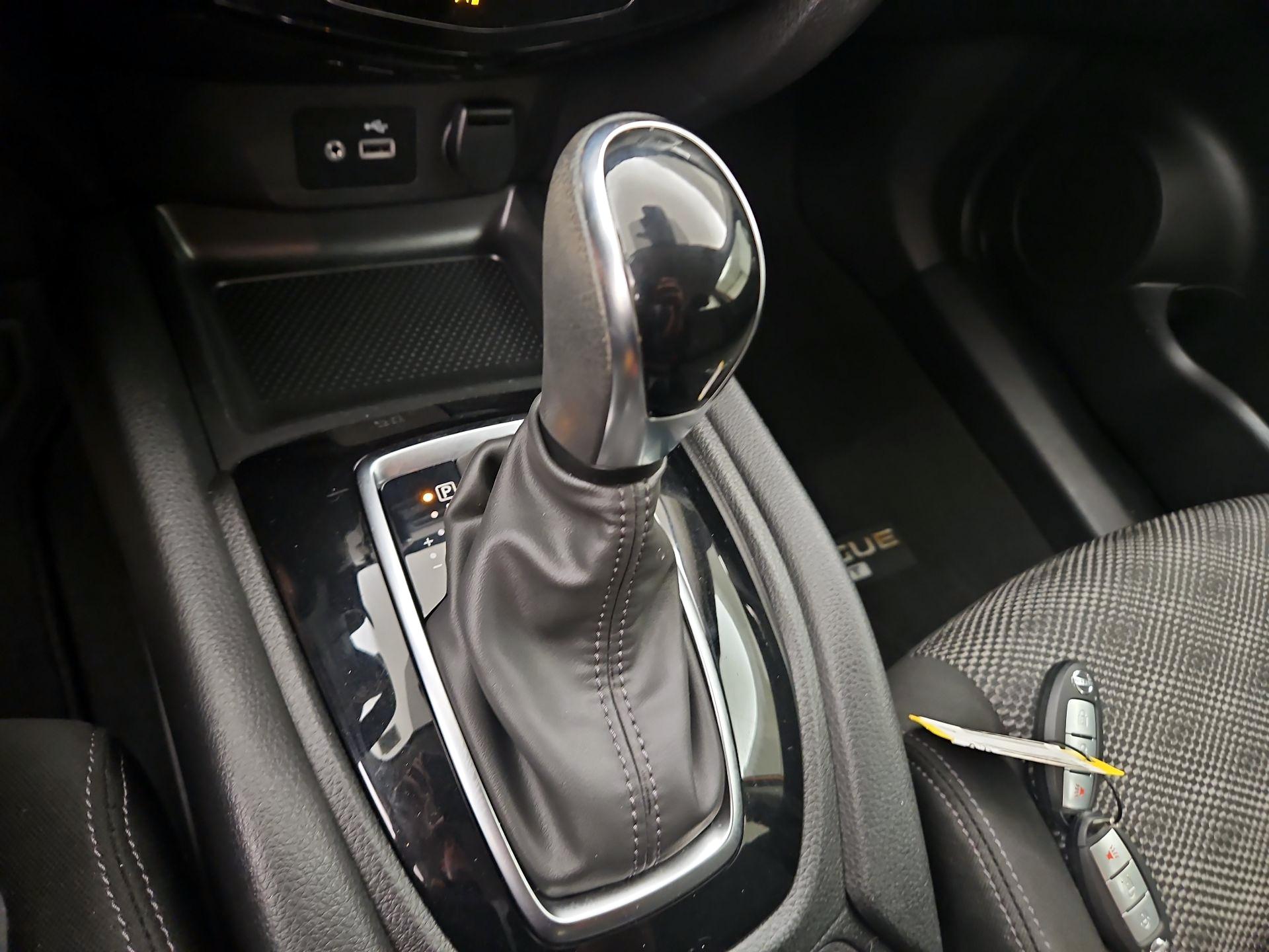 Thumbnail: 2020 Nissan Rogue Sport - 17