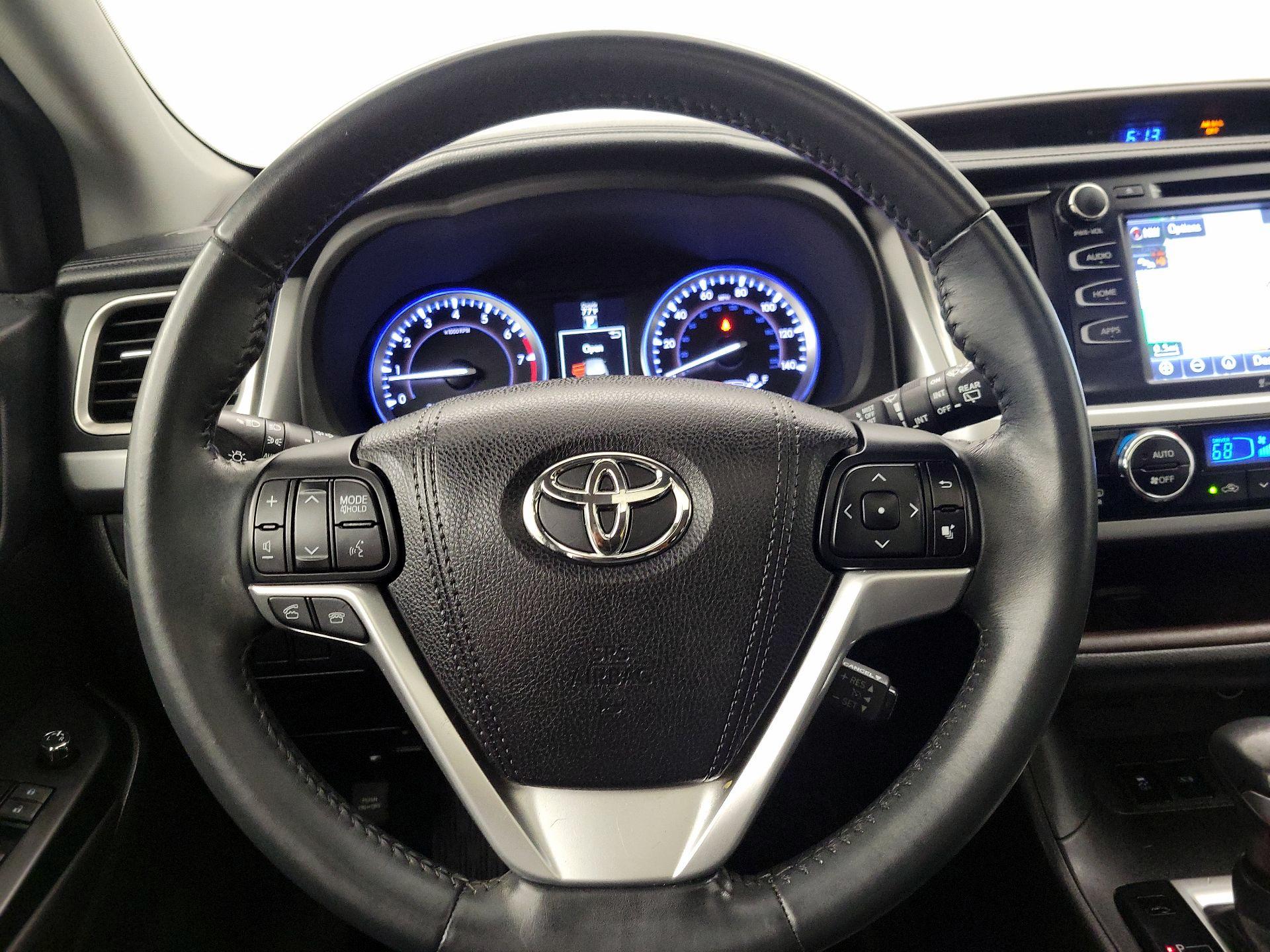 Thumbnail: 2016 Toyota Highlander - 10