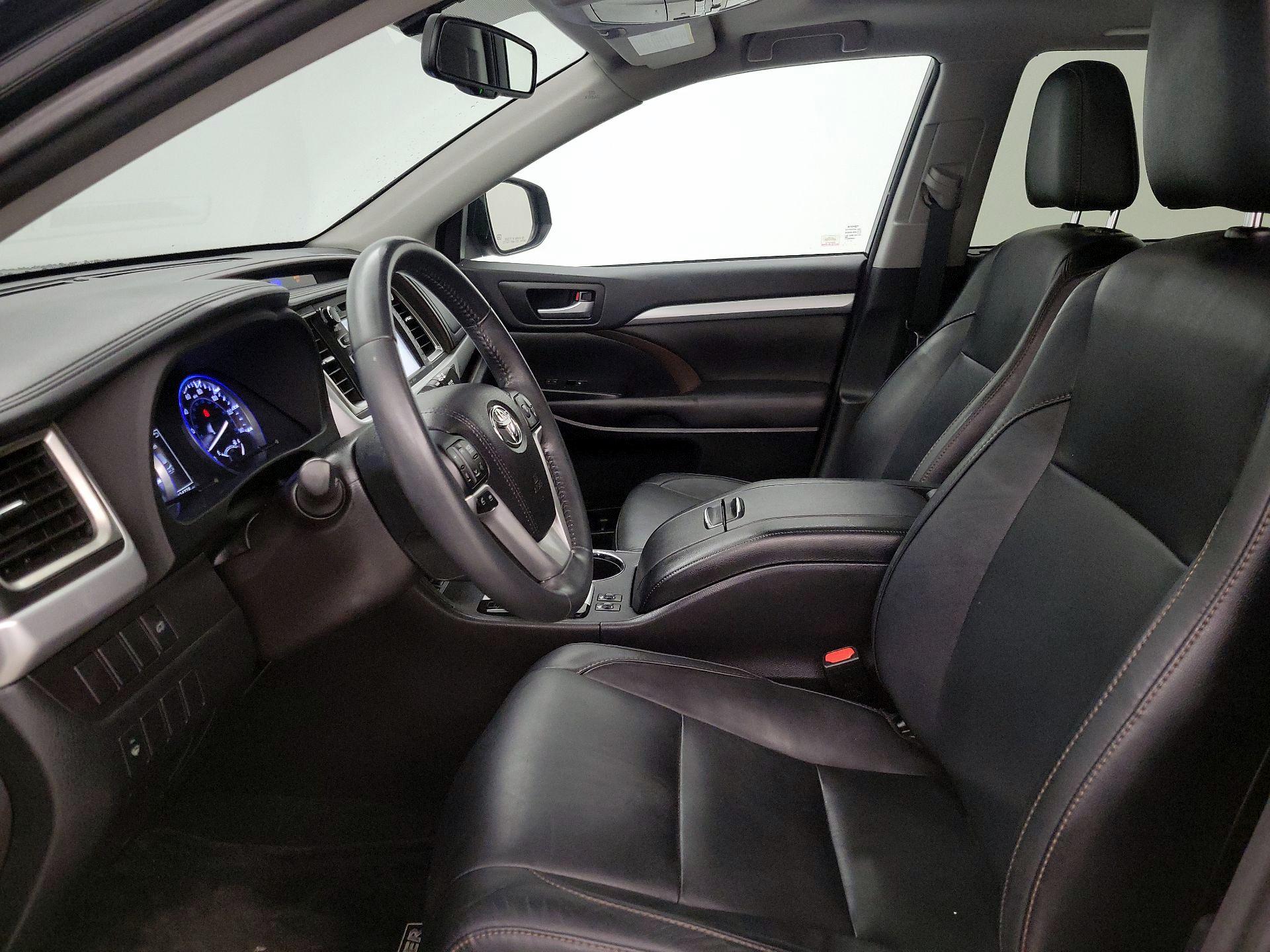 Thumbnail: 2016 Toyota Highlander - 11
