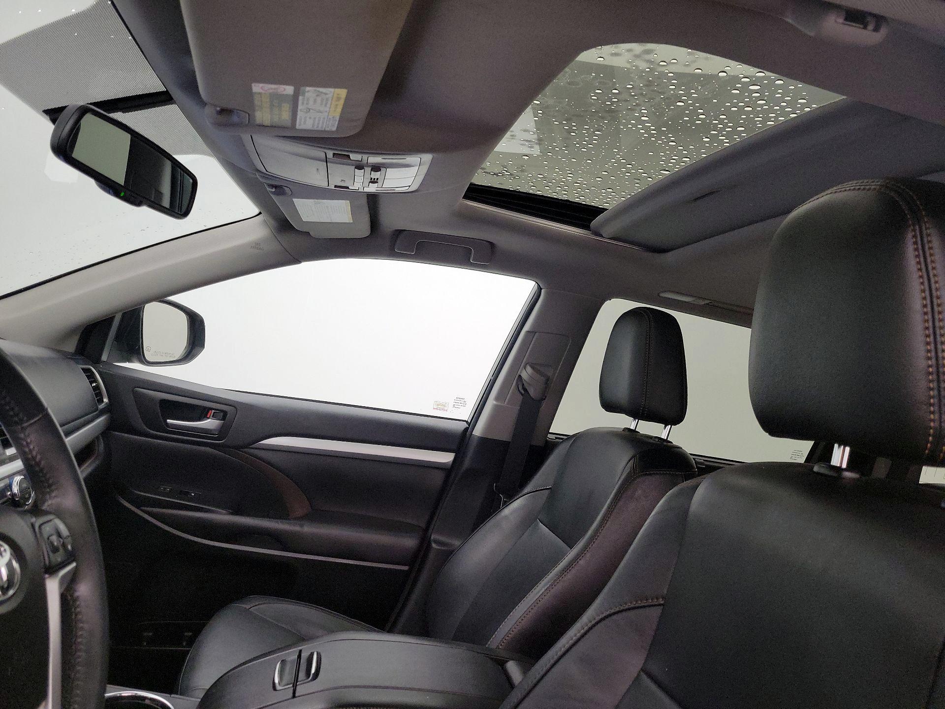 Thumbnail: 2016 Toyota Highlander - 20