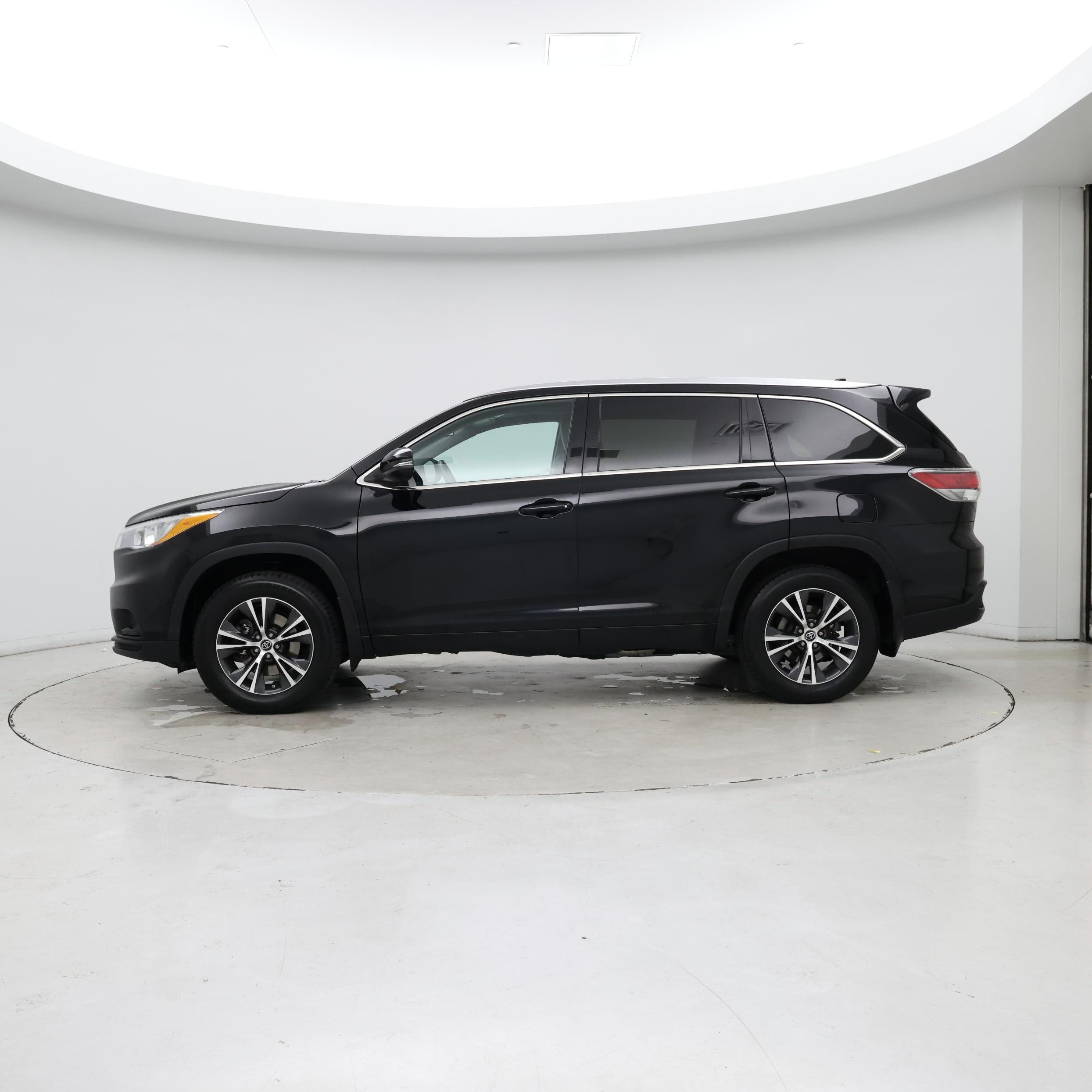Thumbnail: 2016 Toyota Highlander - 3