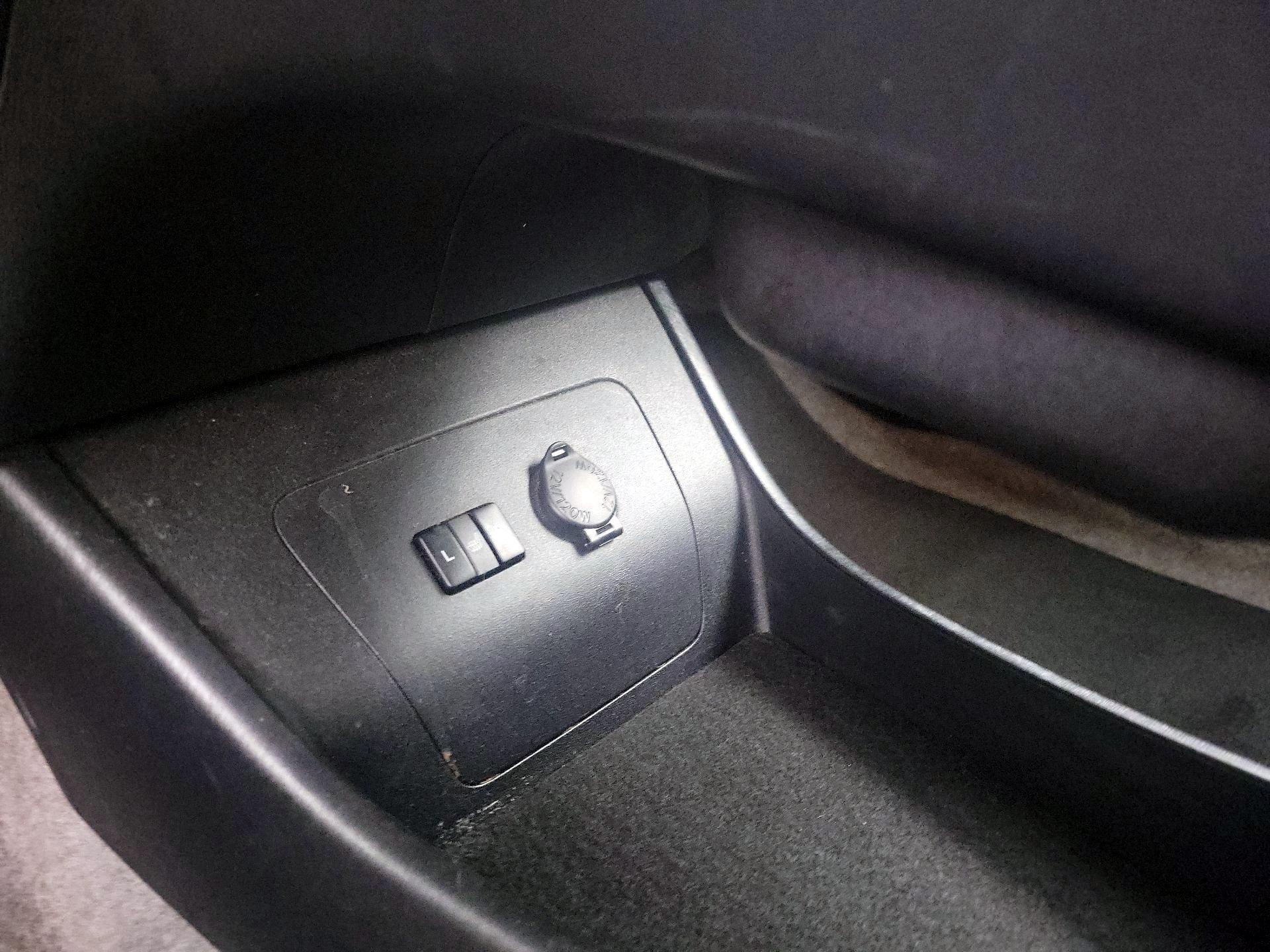 Thumbnail: 2014 Toyota Prius - 18