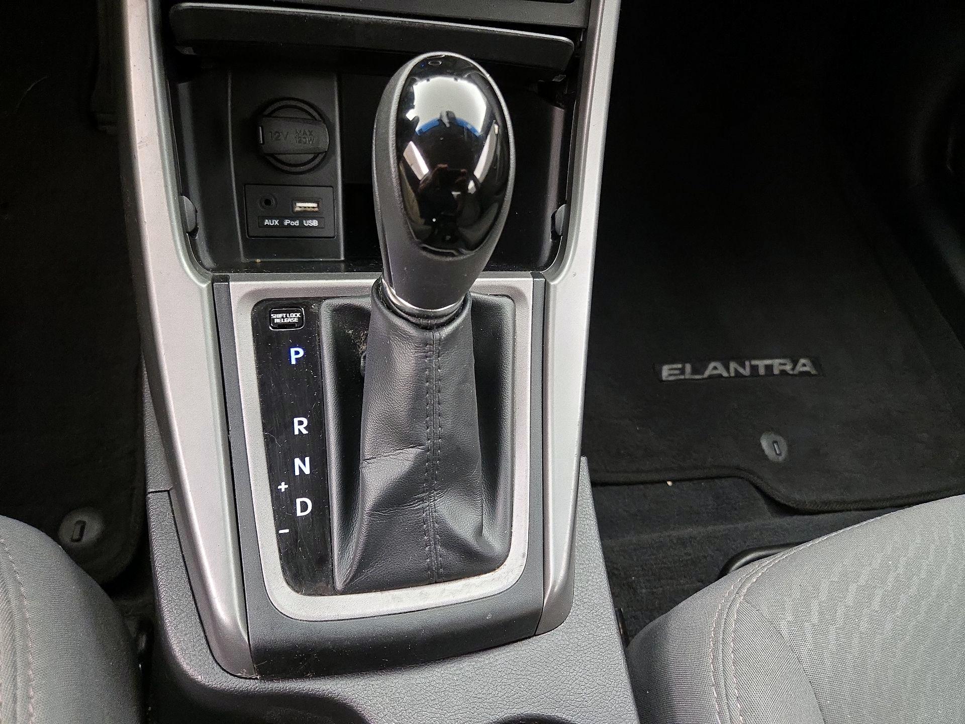 Thumbnail: 2015 Hyundai Elantra - 17