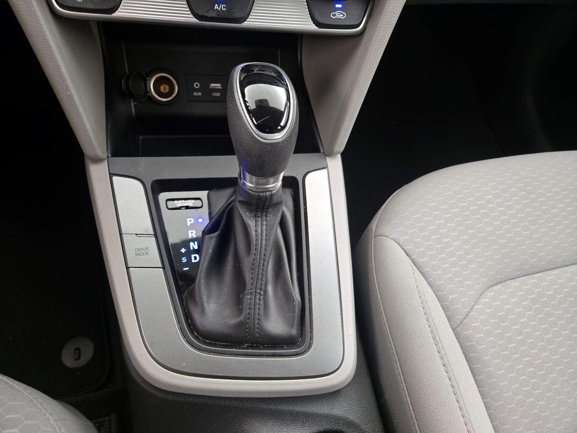 Thumbnail: 2019 Hyundai Elantra - 17