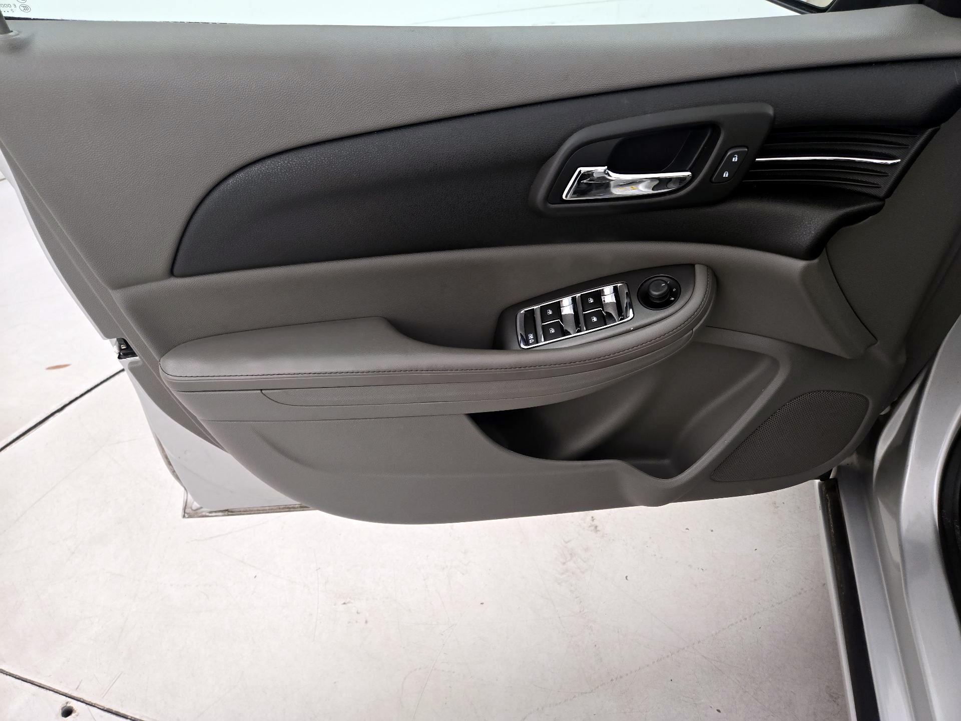 Thumbnail: 2013 Chevrolet Malibu - 12