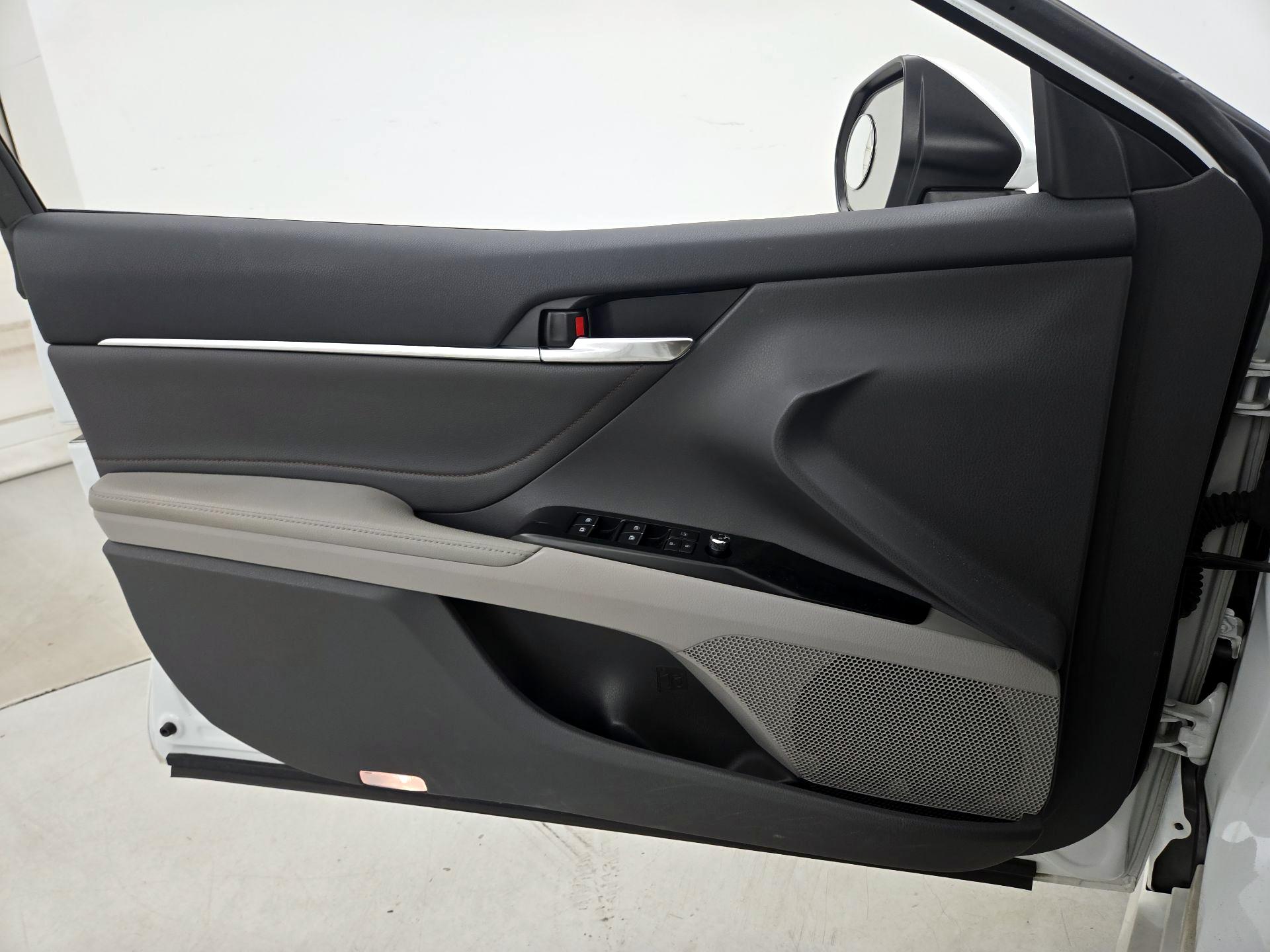 Thumbnail: 2018 Toyota Camry - 12