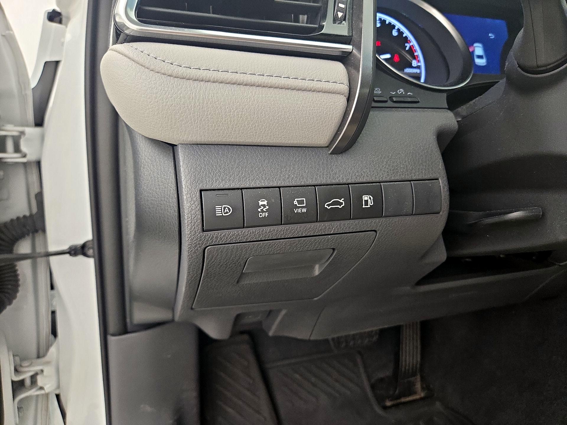 Thumbnail: 2018 Toyota Camry - 13